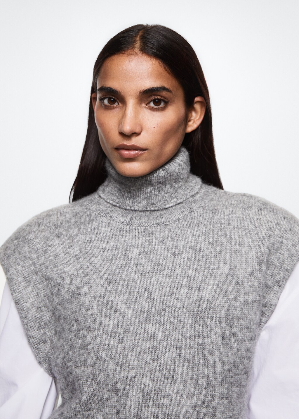 Knitted gilet with shoulder pads - Details of the article 1