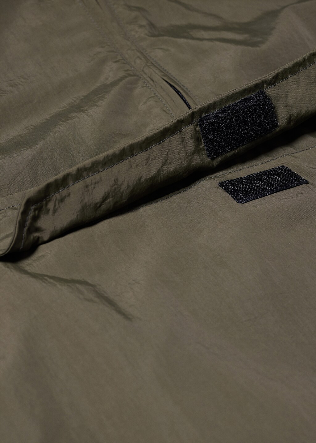 Waterproof windbreaker jacket - Details of the article 0