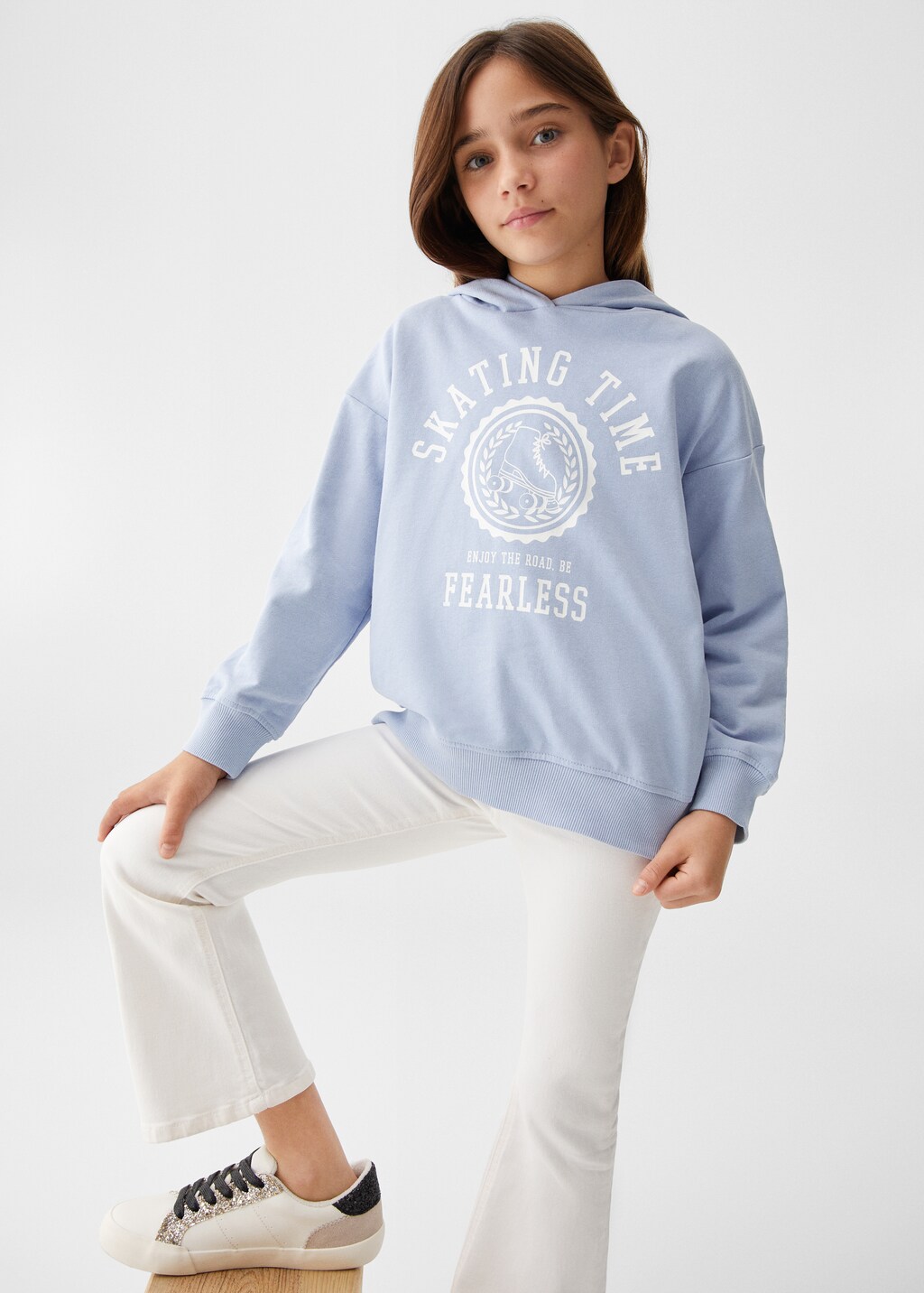 Gemustertes Sweatshirt mit Aufschrift - Mittlere Ansicht