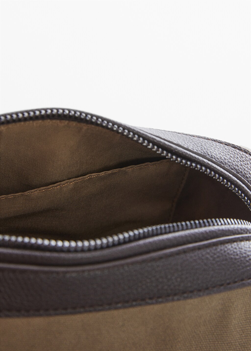 Contrasting design cosmetic bag - Details of the article 2