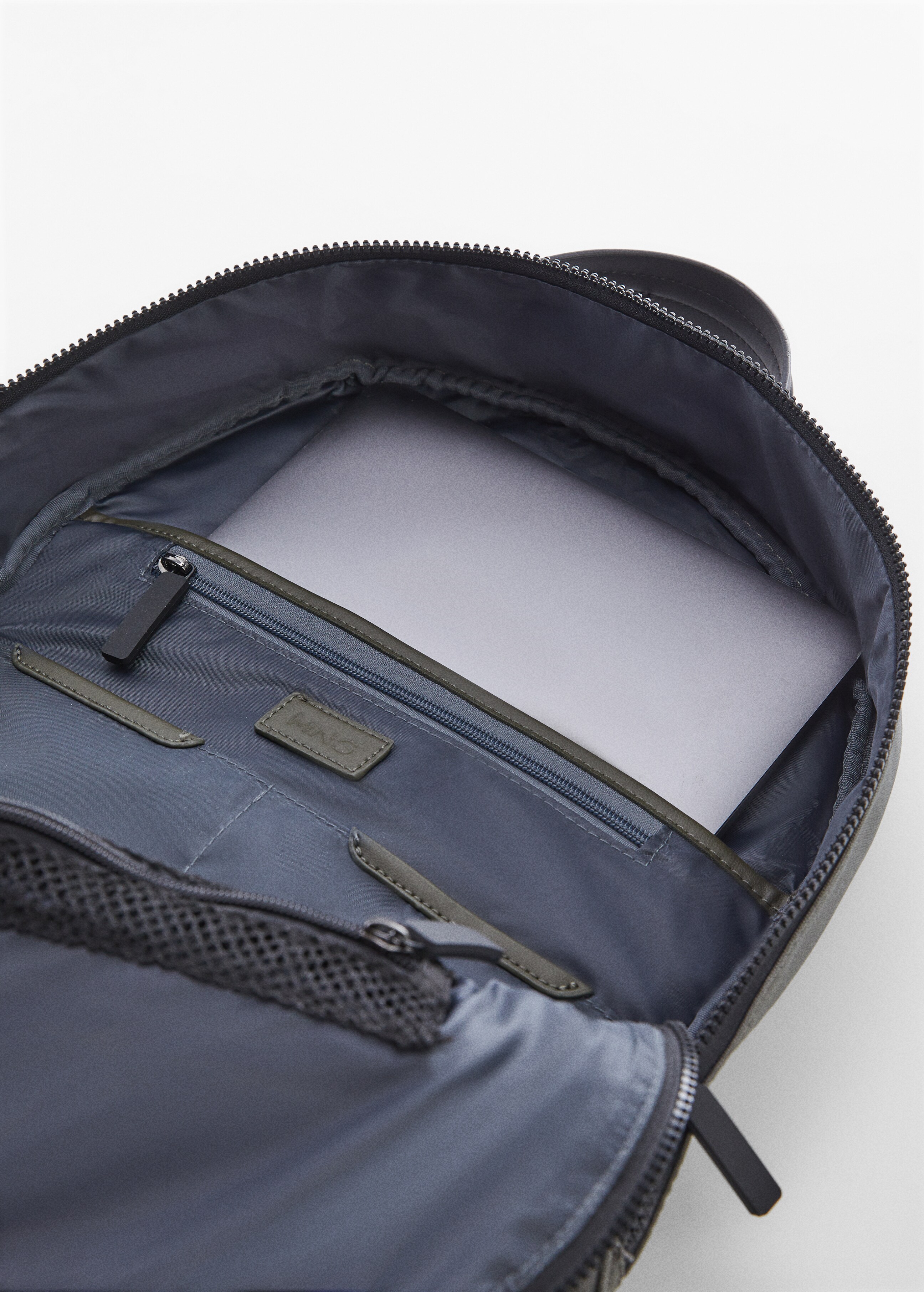 Wasserabweisender Rucksack mit Taschen - Detail des Artikels 1