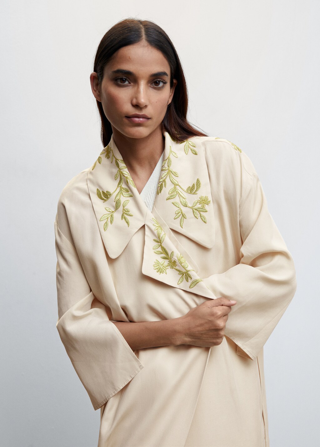 Trench coat with embroidered lapels - Details of the article 1