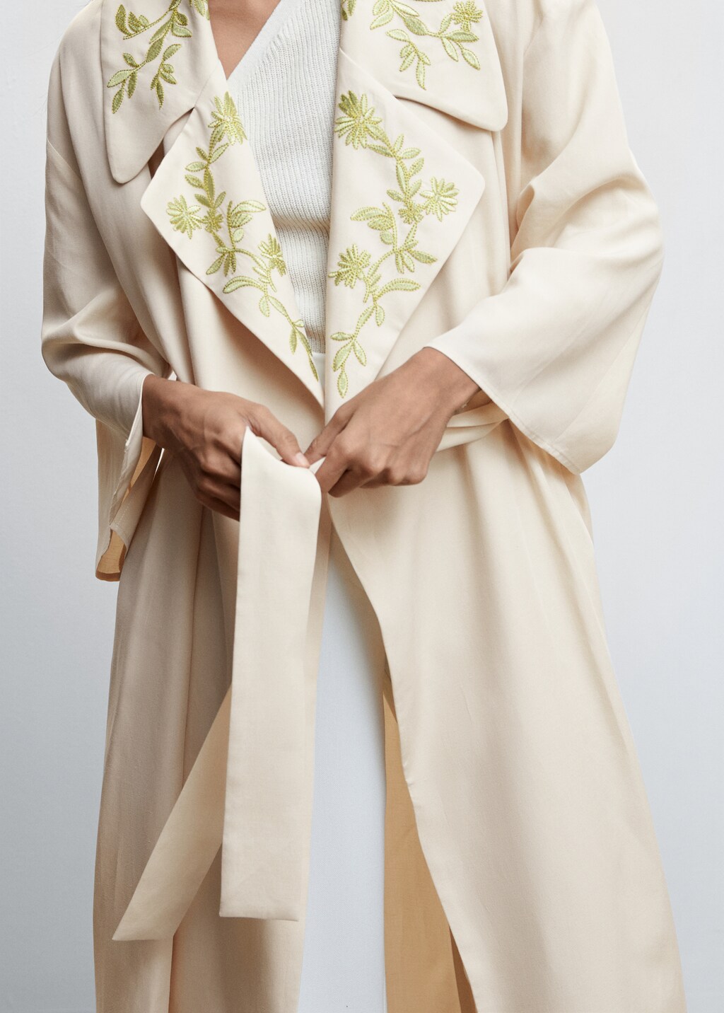 Trench coat with embroidered lapels - Details of the article 6