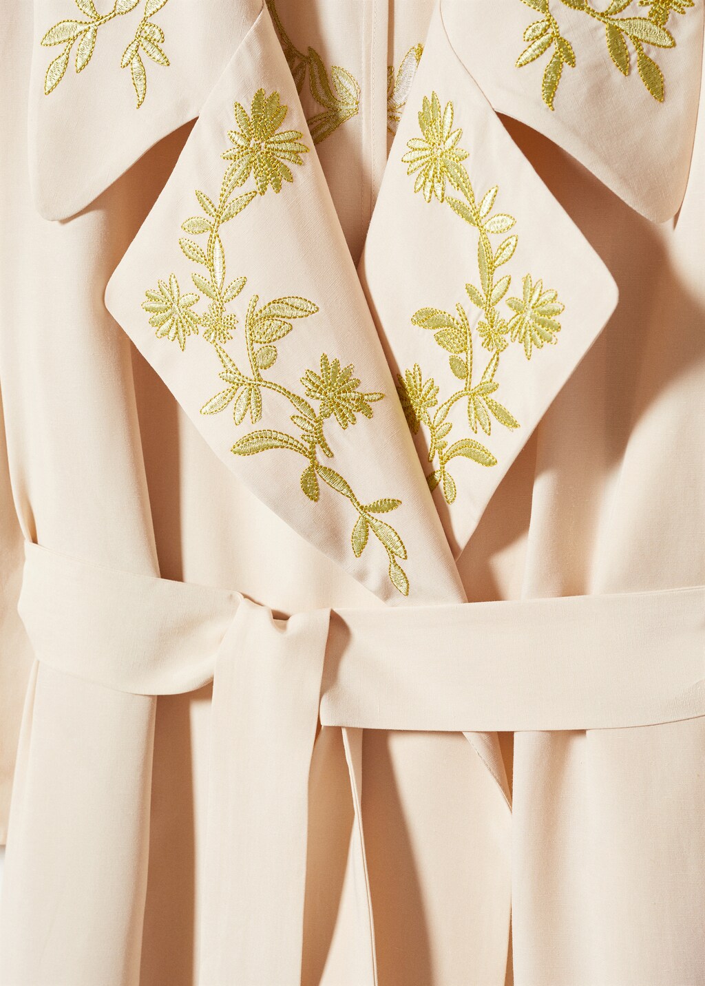 Trench coat with embroidered lapels - Details of the article 8