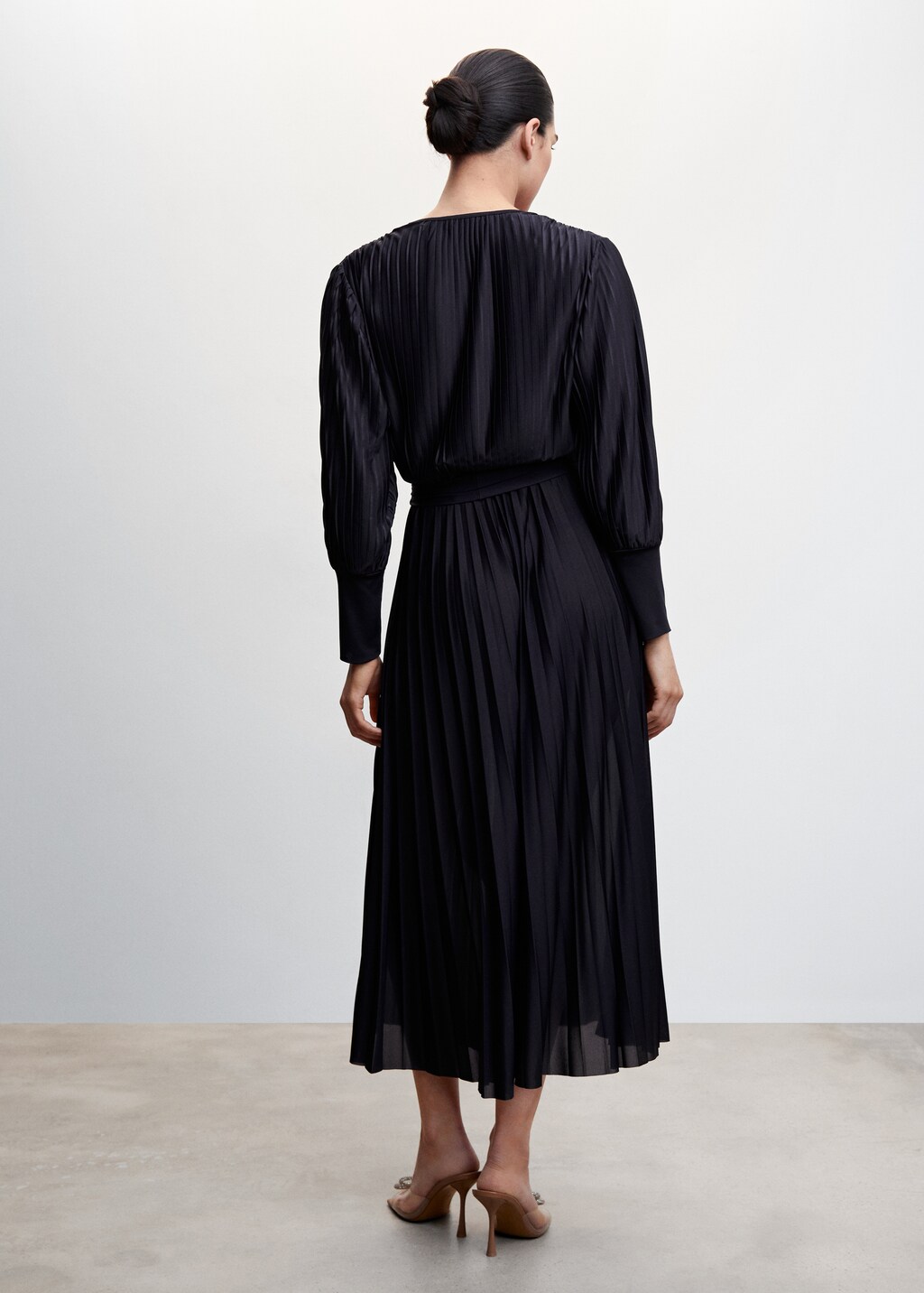 Pleated wrap dress - Reverse of the article