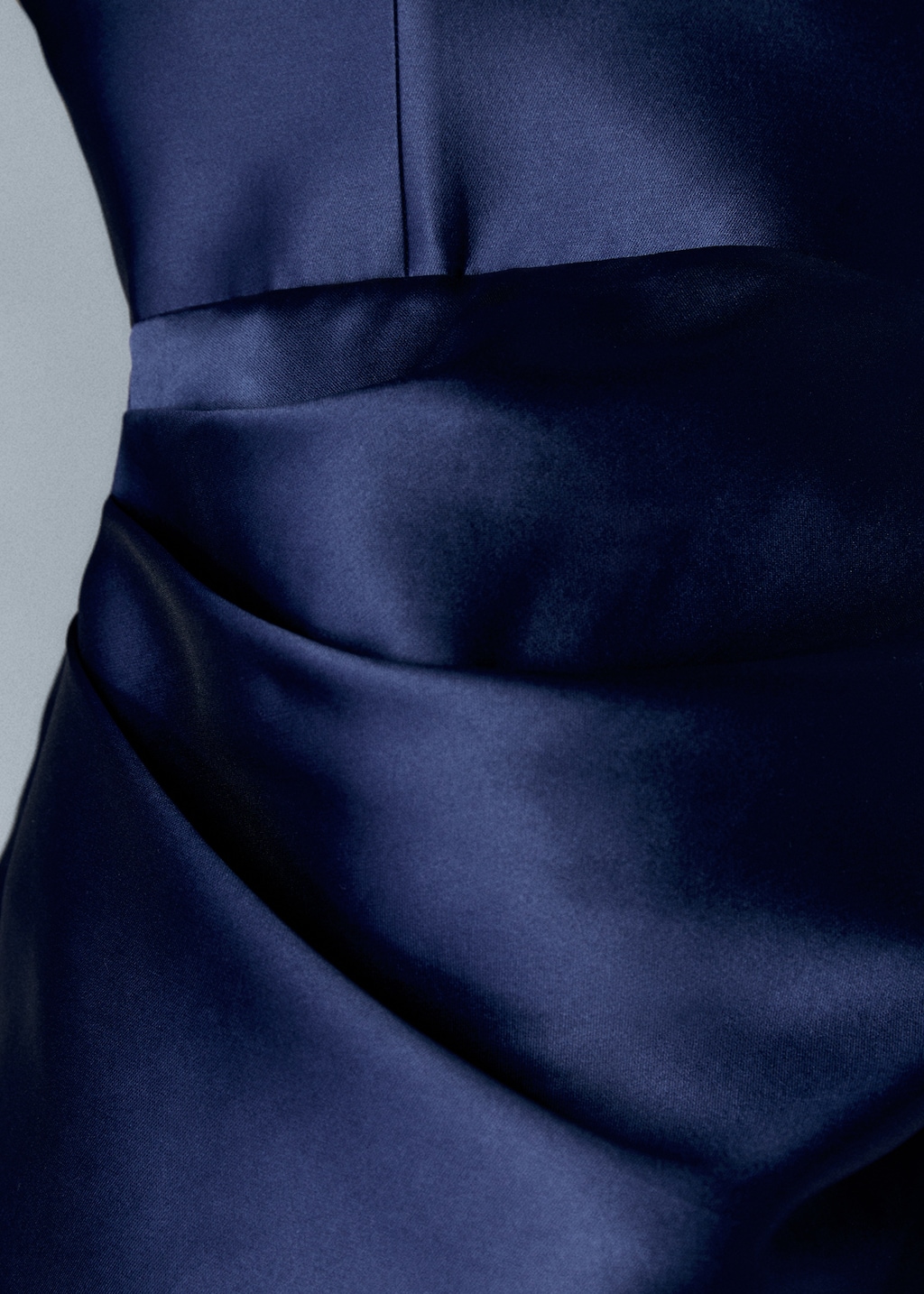 Satin dress with volume sleeves - Details of the article 8