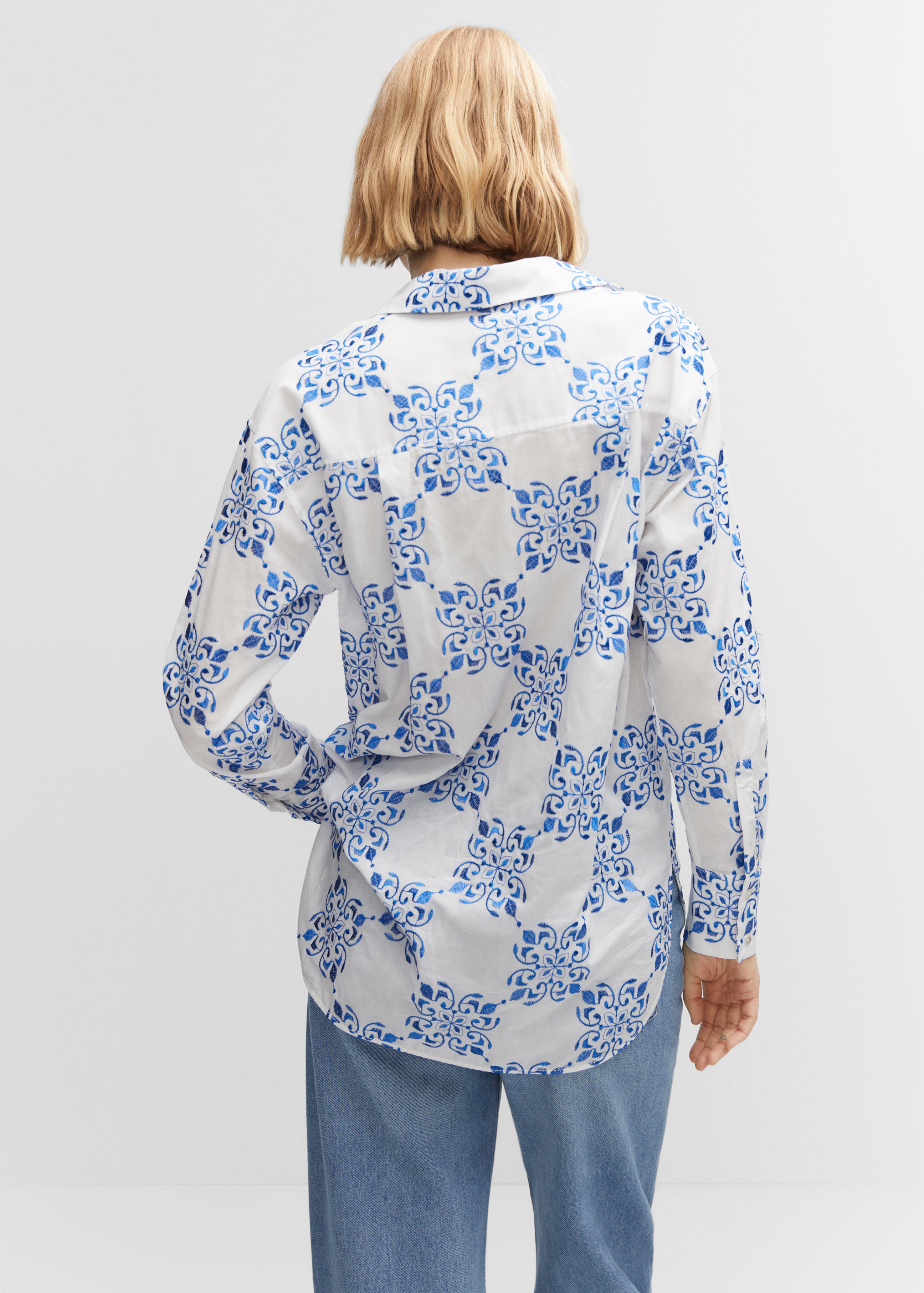 Oversized embroidered shirt - Reverse of the article