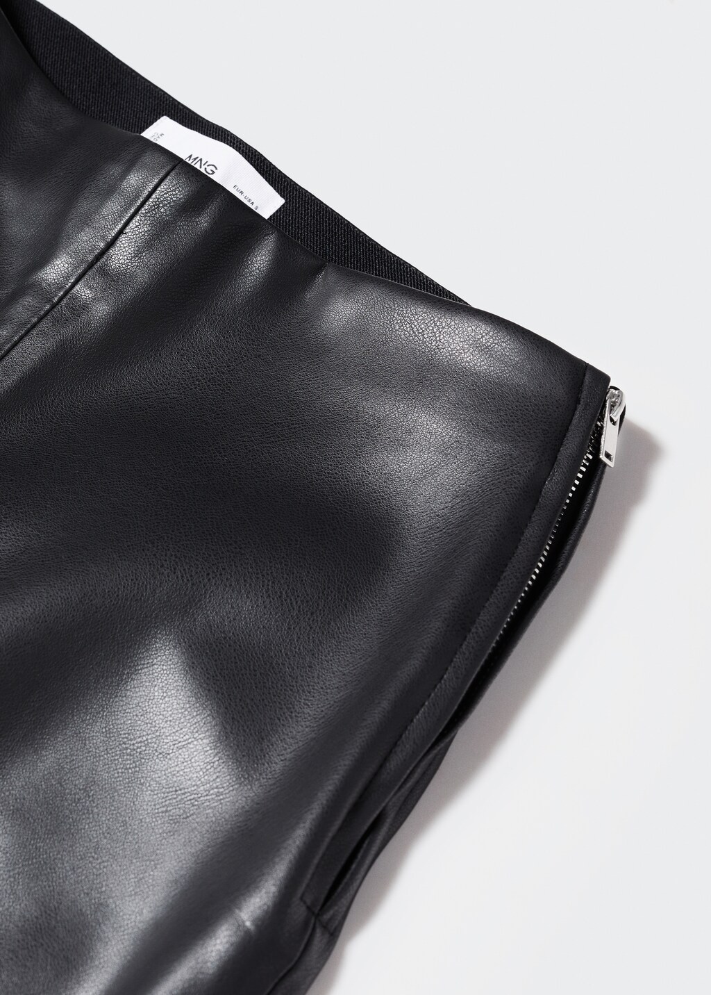 Leather-effect leggings with split hems - Details of the article 8