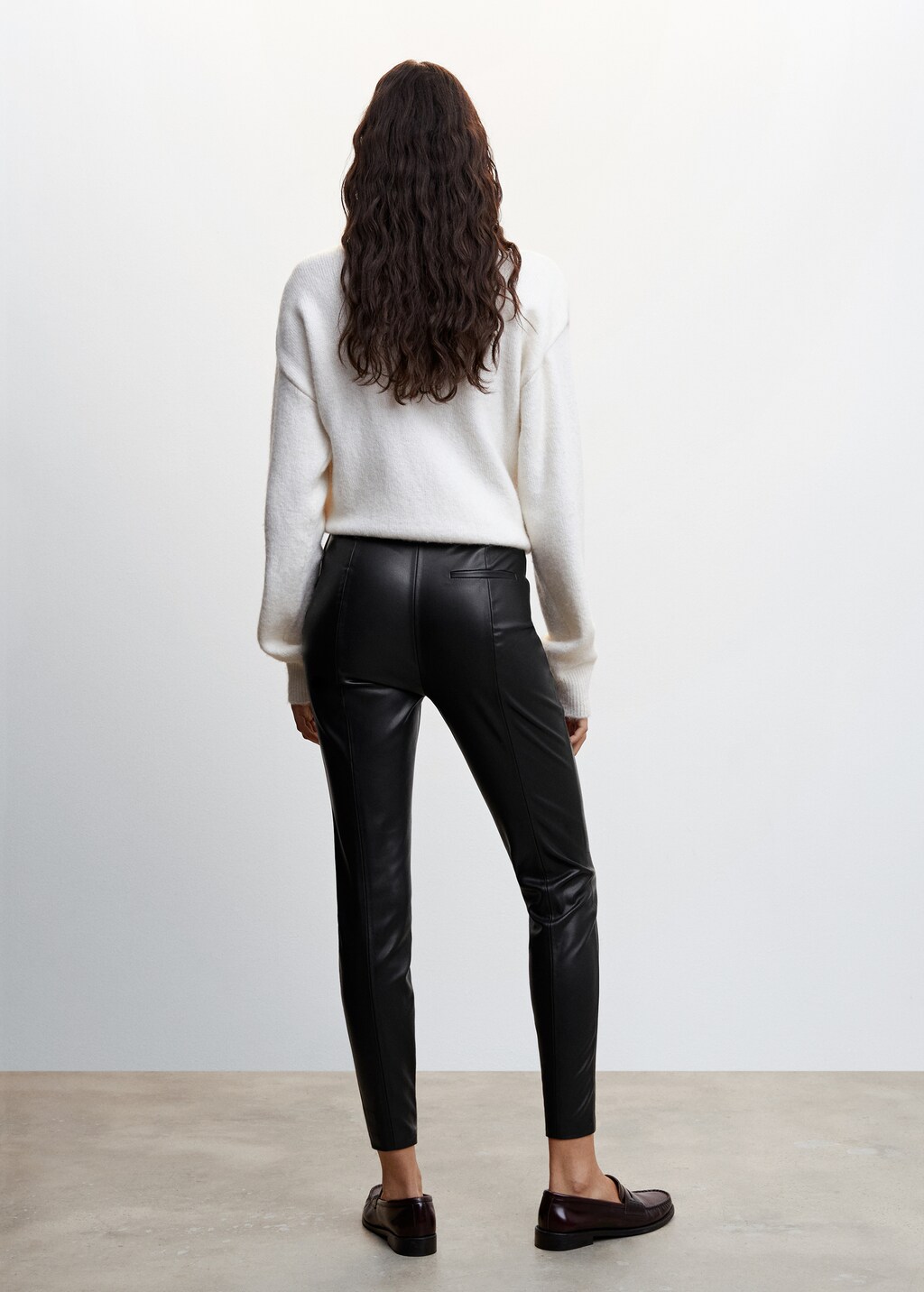 Leather-effect leggings with split hems - Reverse of the article