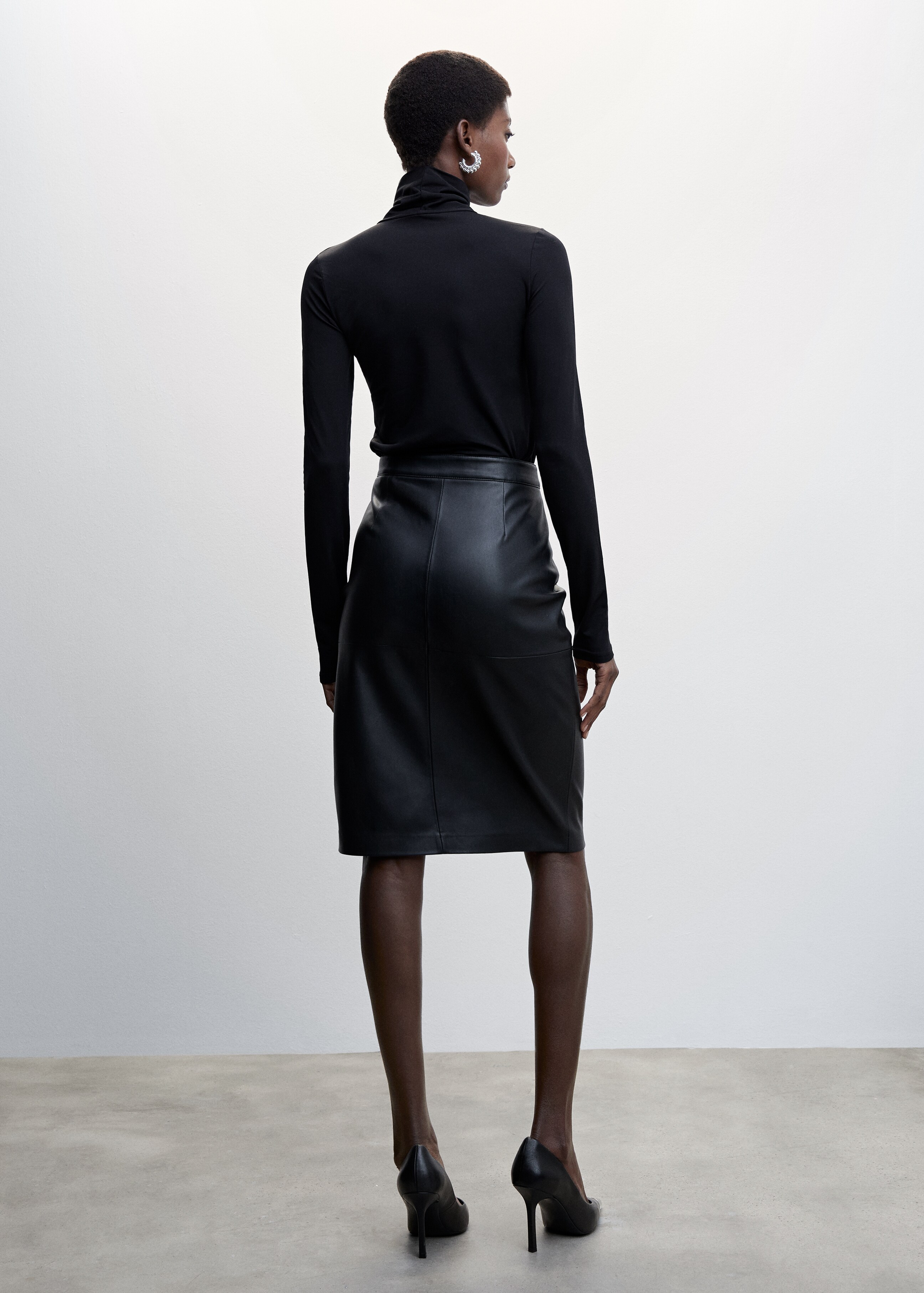 Faux-leather pencil skirt - Details of the article 1