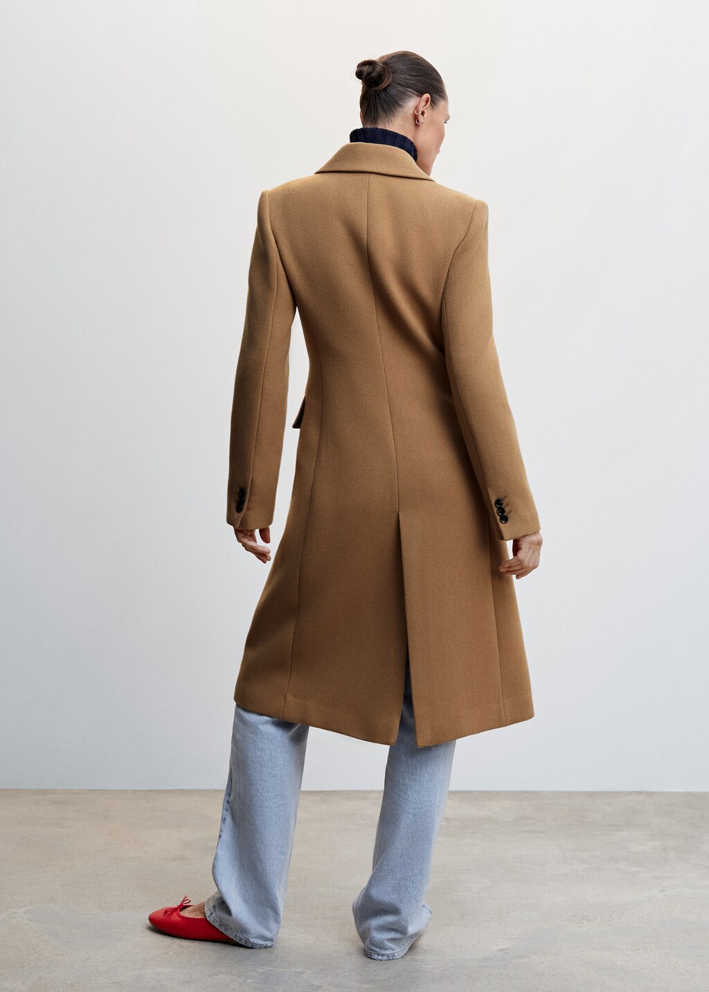 Tailored wool coat - Reverse of the article