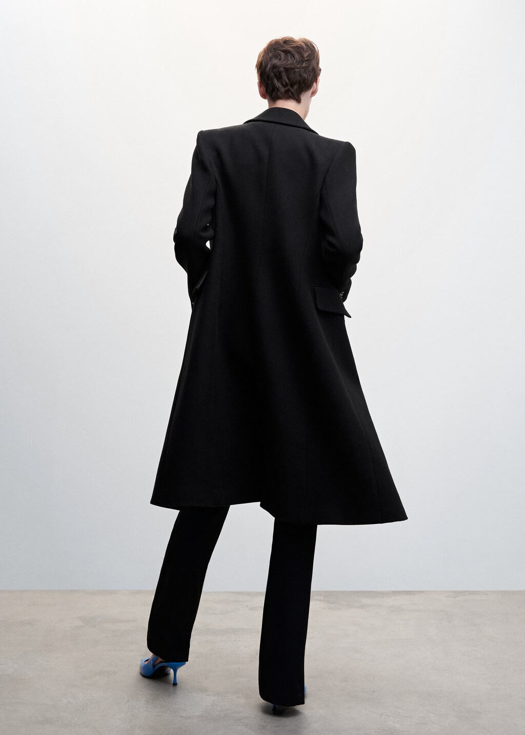 Tailored wool coat - Reverse of the article