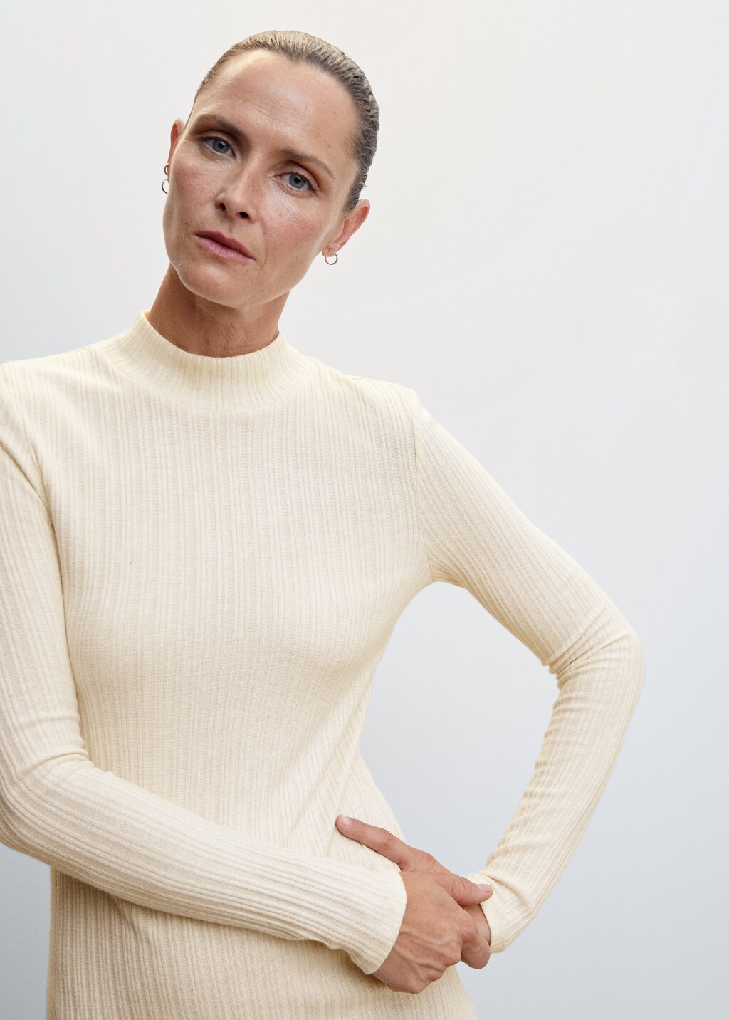 Short knitted dress - Details of the article 1