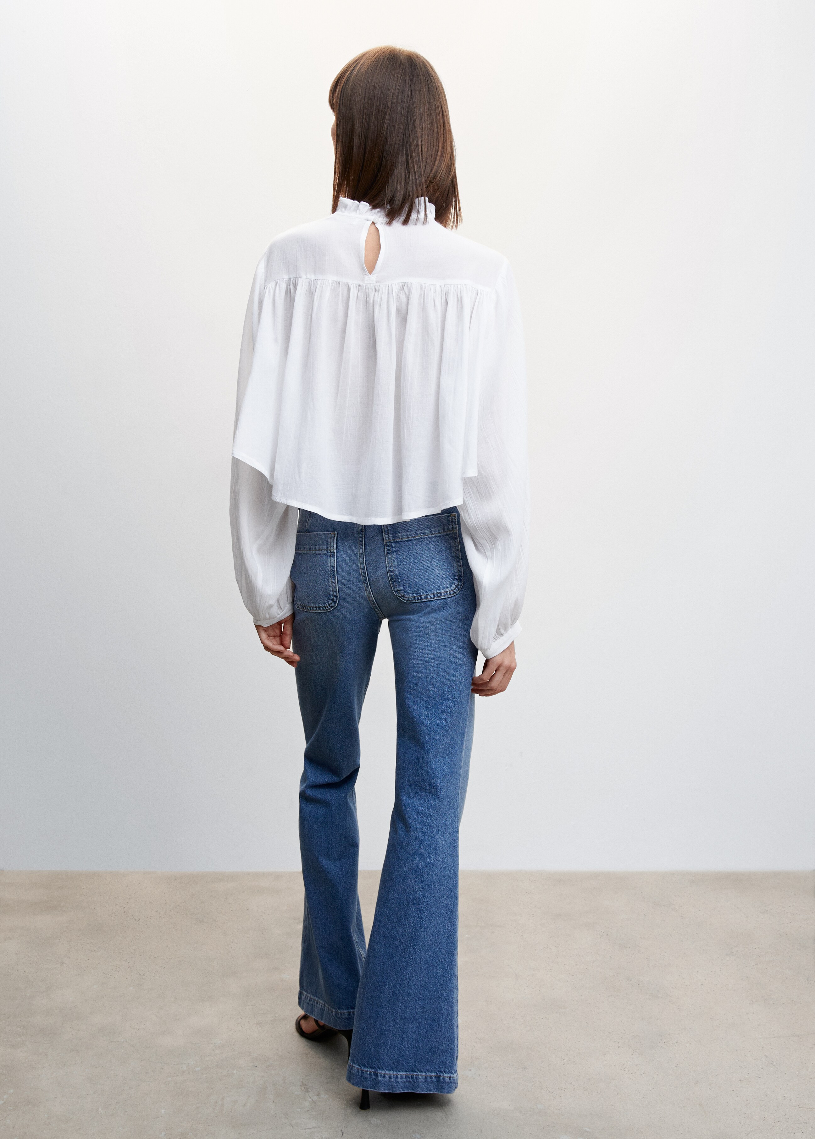Cotton embroidered blouse - Reverse of the article