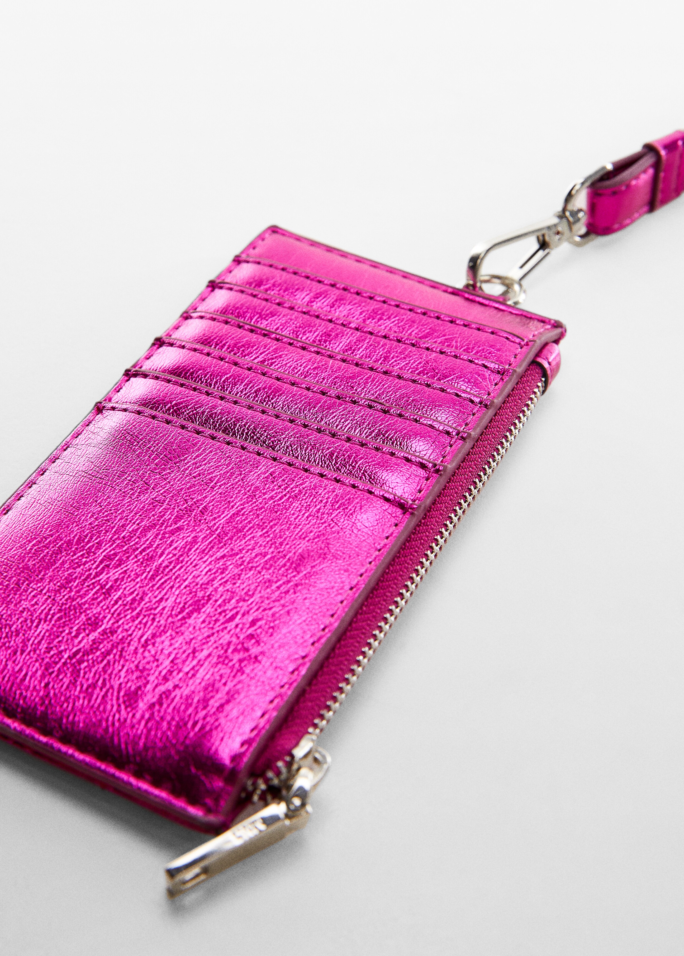 Padded metallic card holder - Details of the article 2