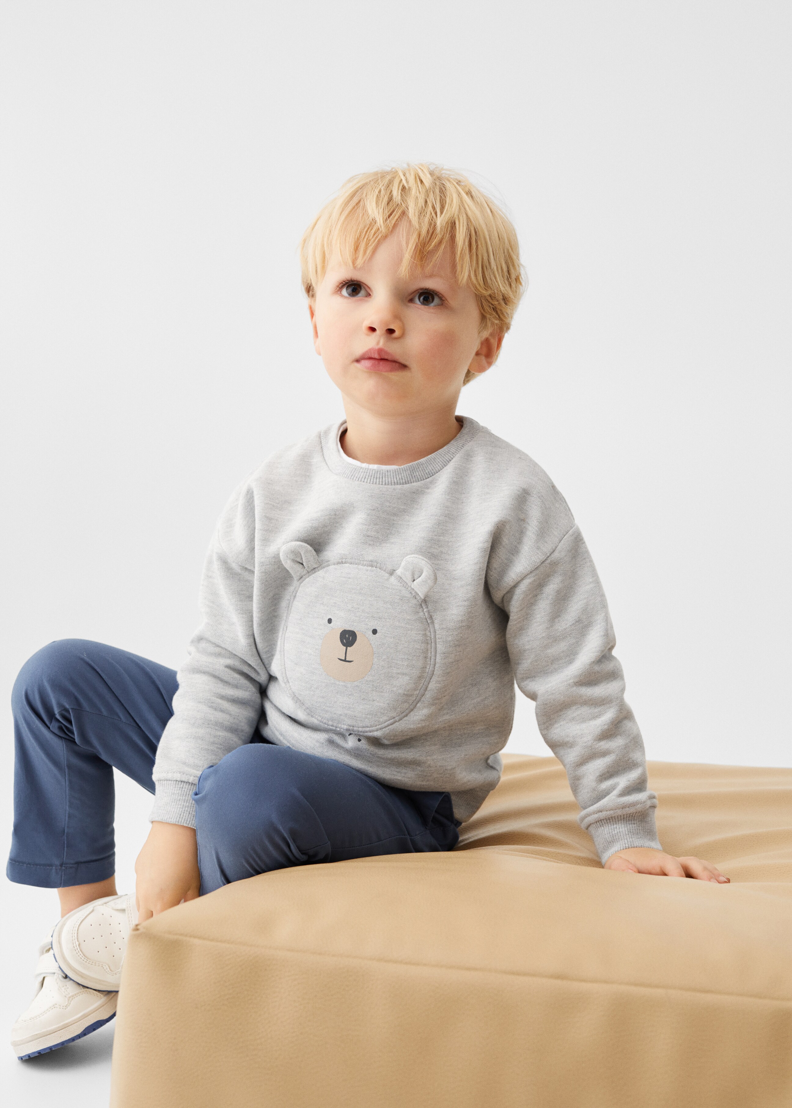 Embossed bear sweatshirt - Details of the article 2