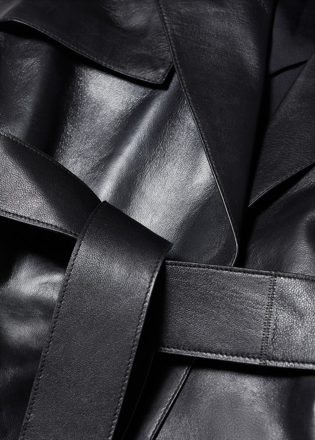 Long leather vest - Details of the article 8