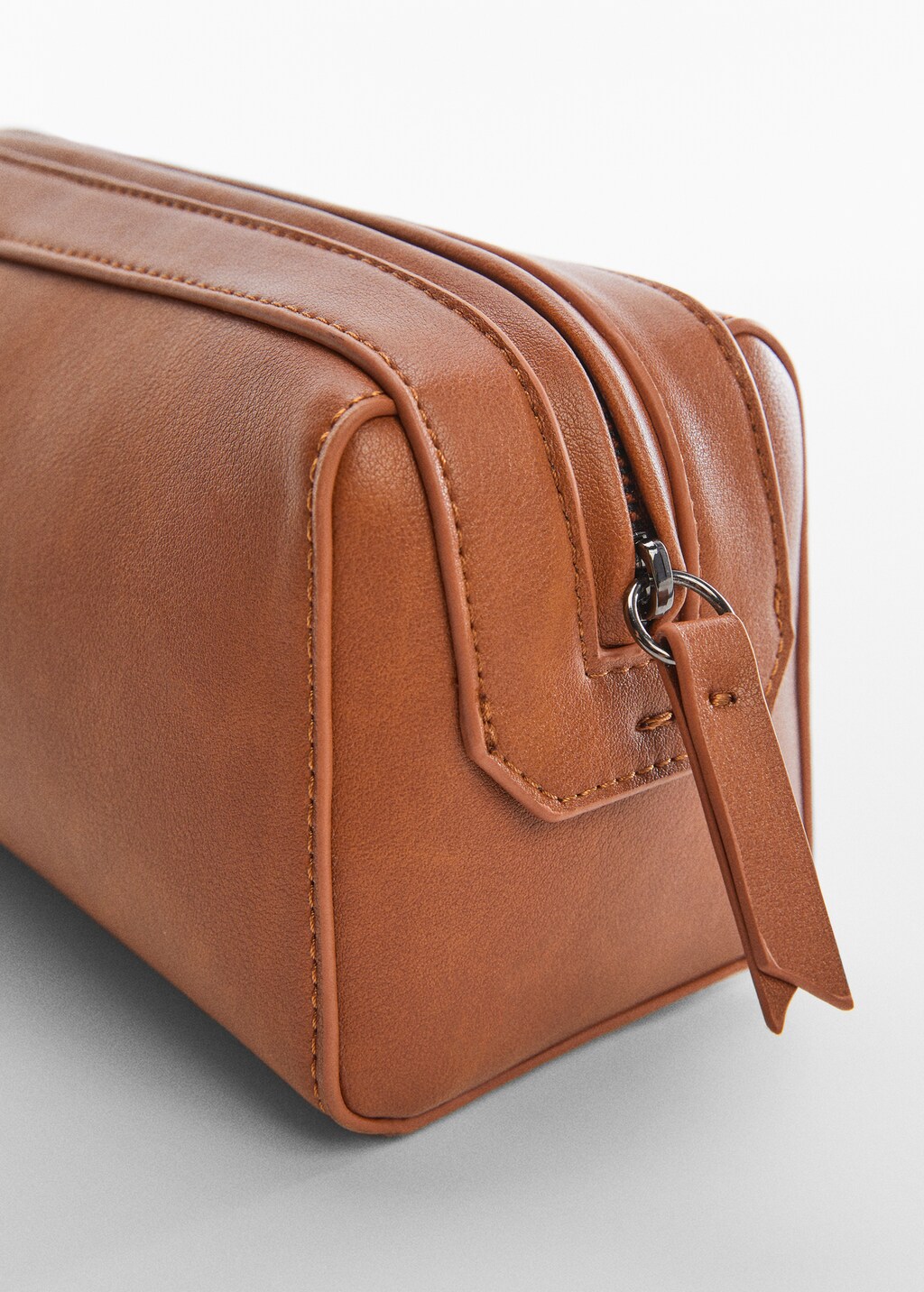 Leather cosmetic bag - Details of the article 1