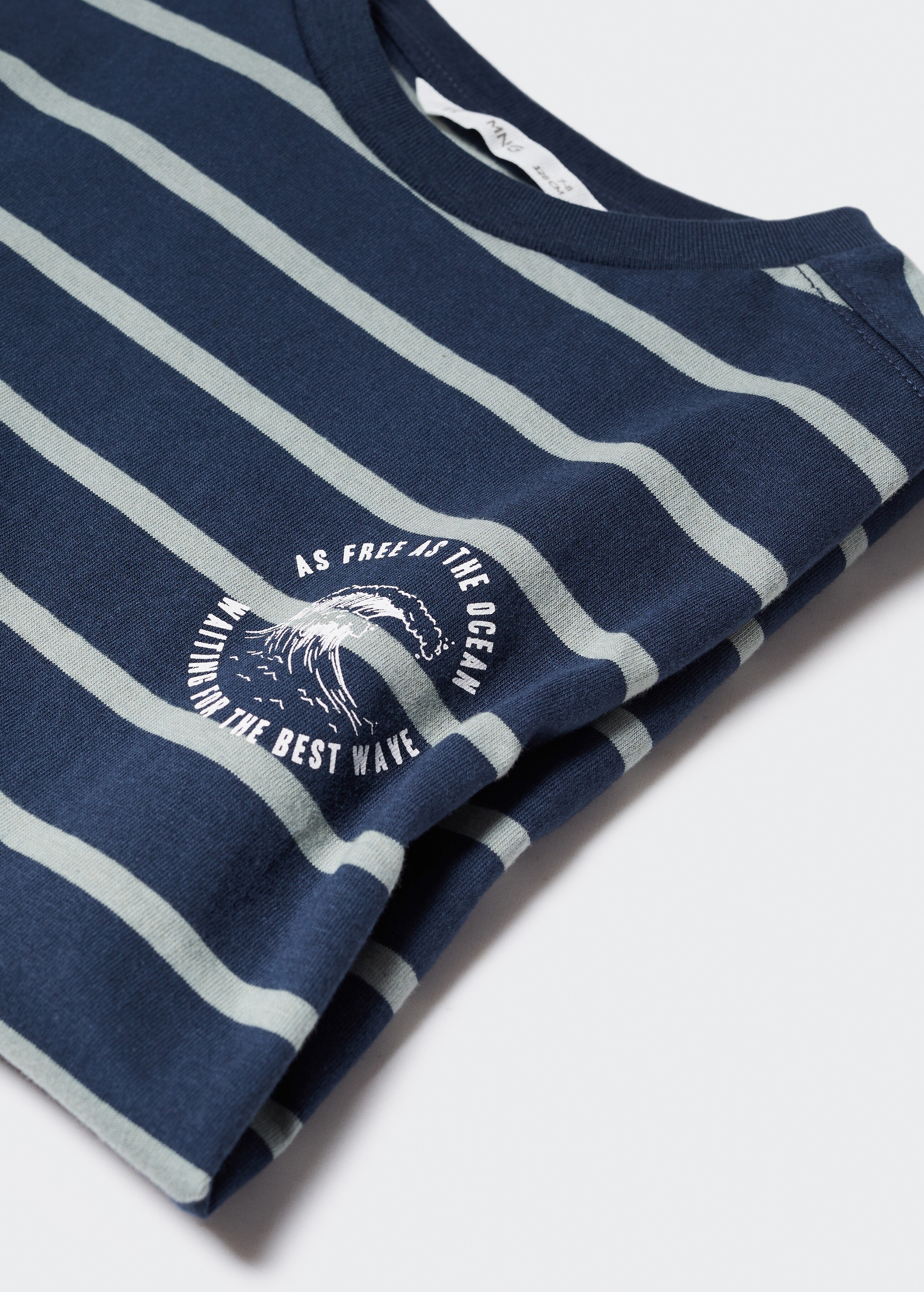 Striped short-sleeved t-shirt - Details of the article 8