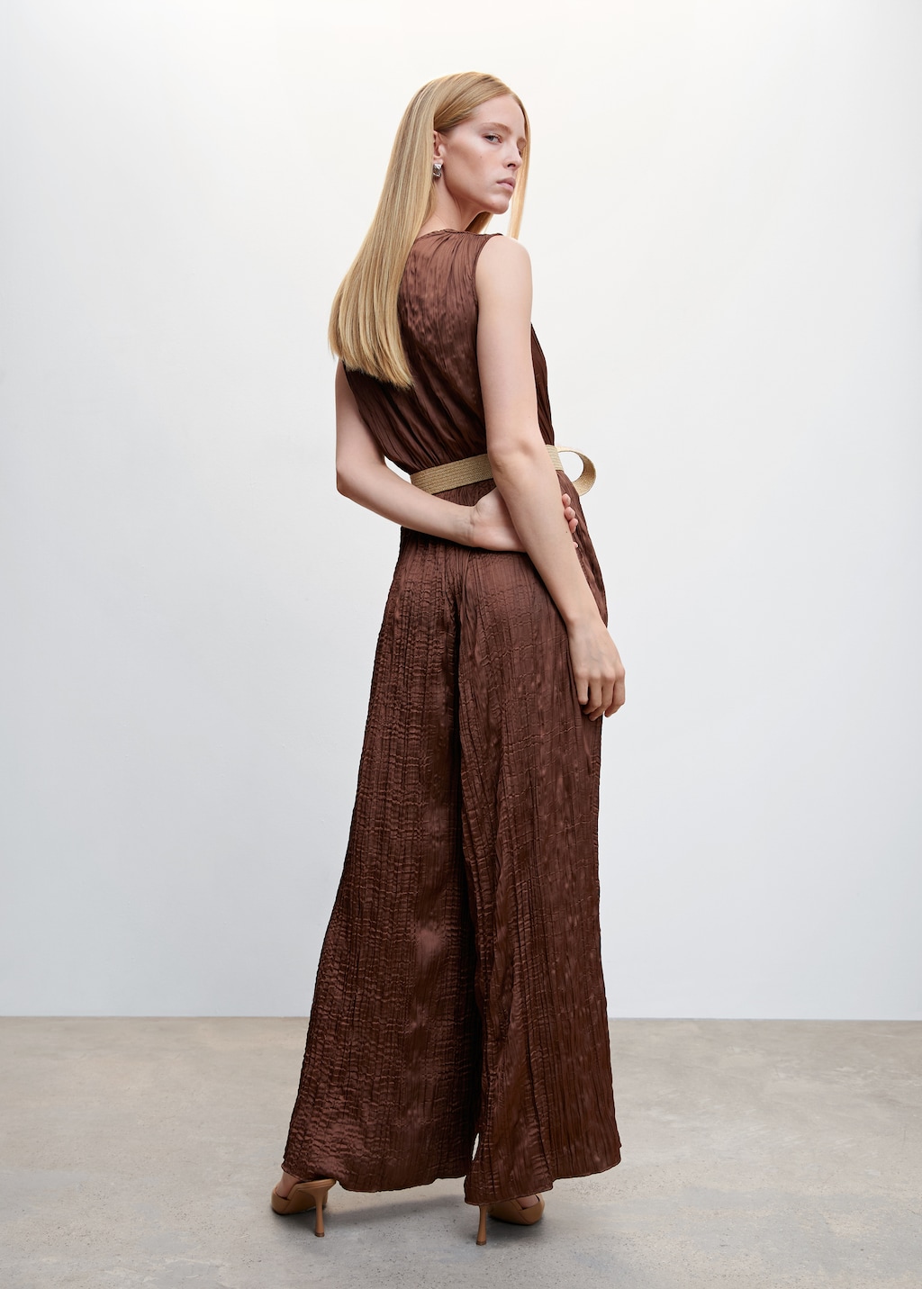 Satin jumpsuit with belt - Reverse of the article