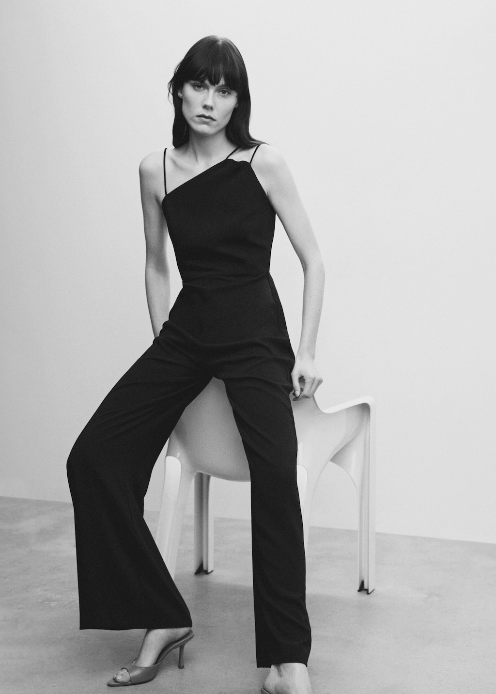 Asymmetric long jumpsuit - Details of the article 2