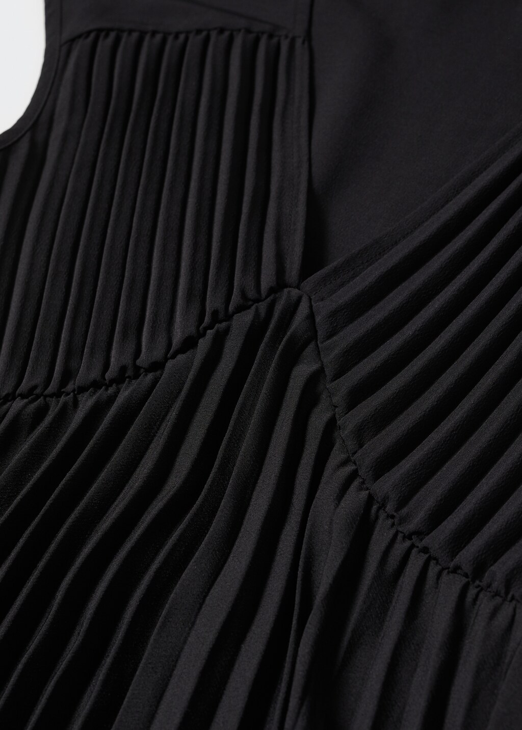 V-neck pleated dress - Details of the article 8