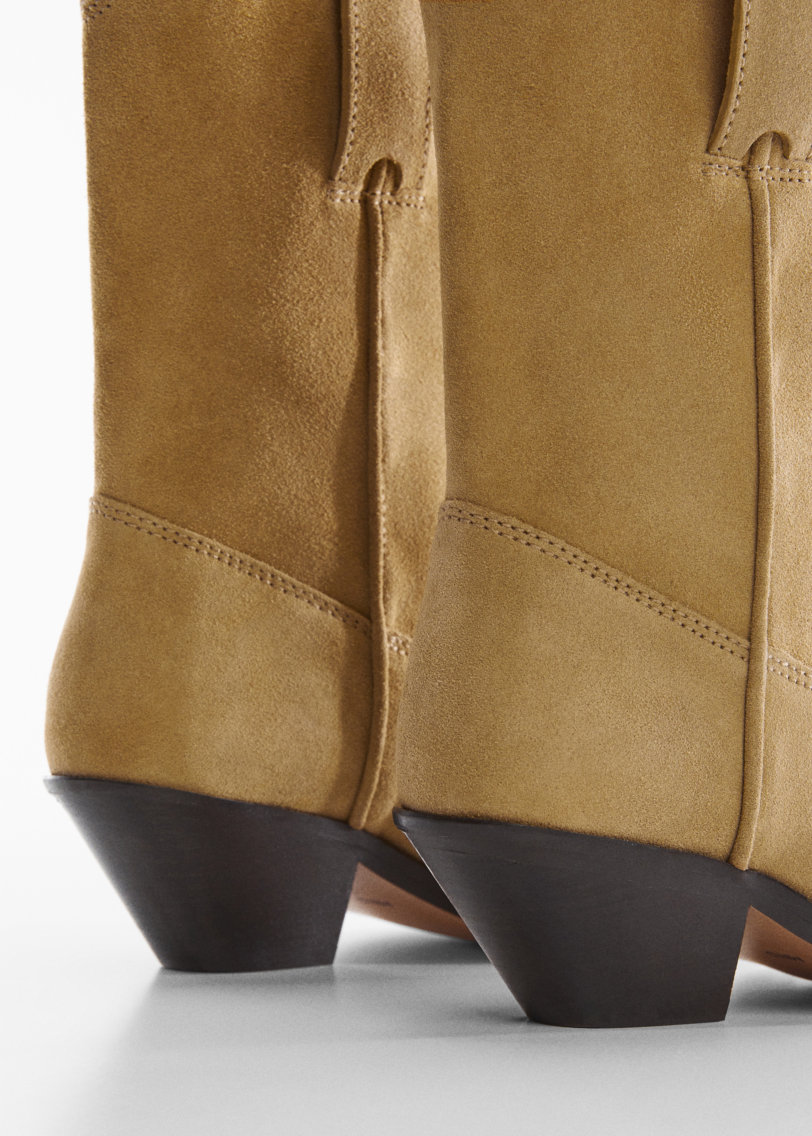Cowboy-style leather ankle boots - Details of the article 2