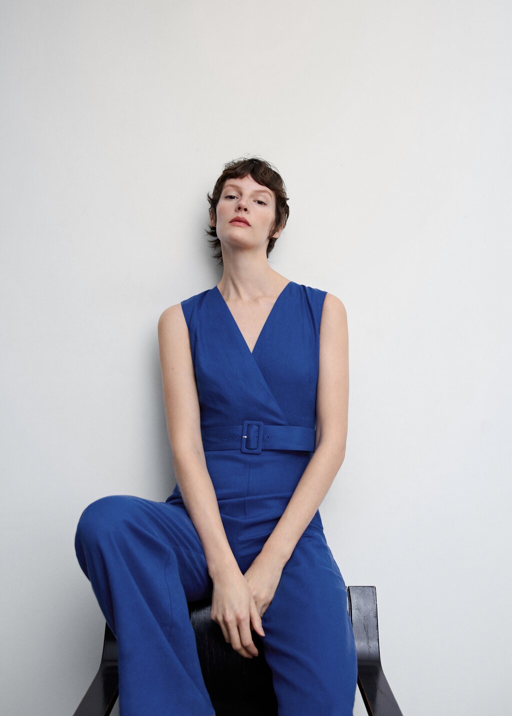 Linen jumpsuit with belt - Details of the article 2