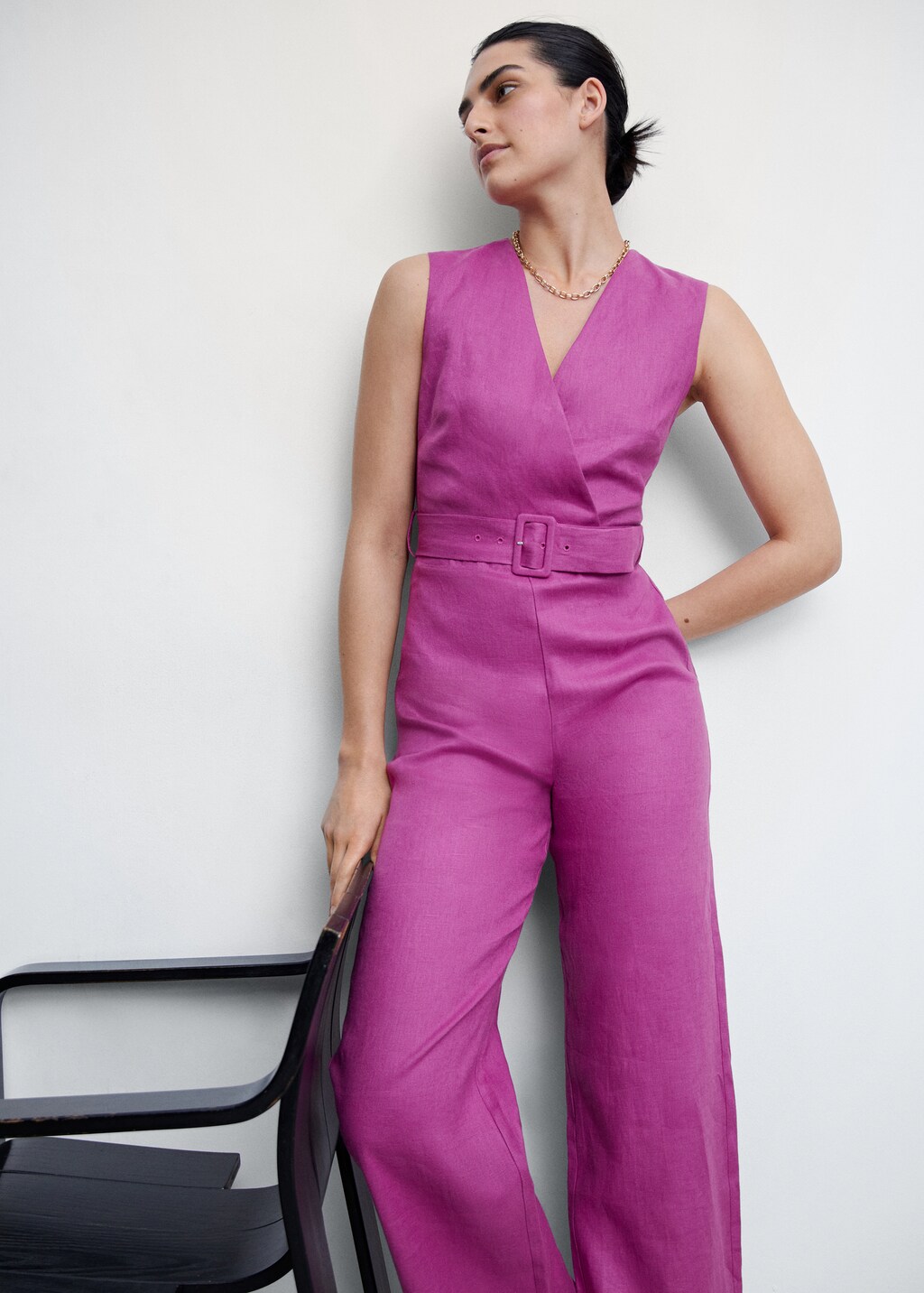 Linen jumpsuit with belt - Details of the article 2