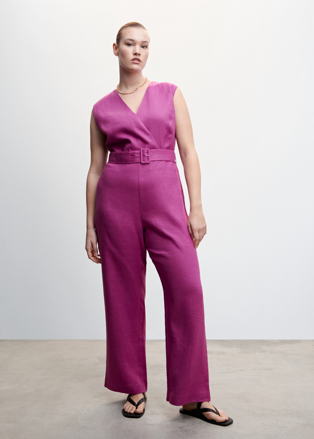 Linen jumpsuit with belt - Details of the article 3