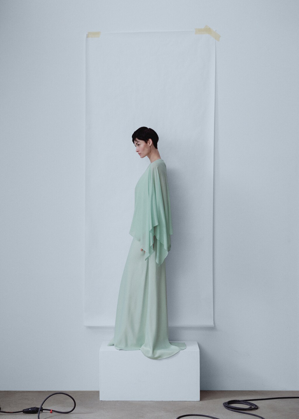 Asymmetric semi-transparent cape - Details of the article 1