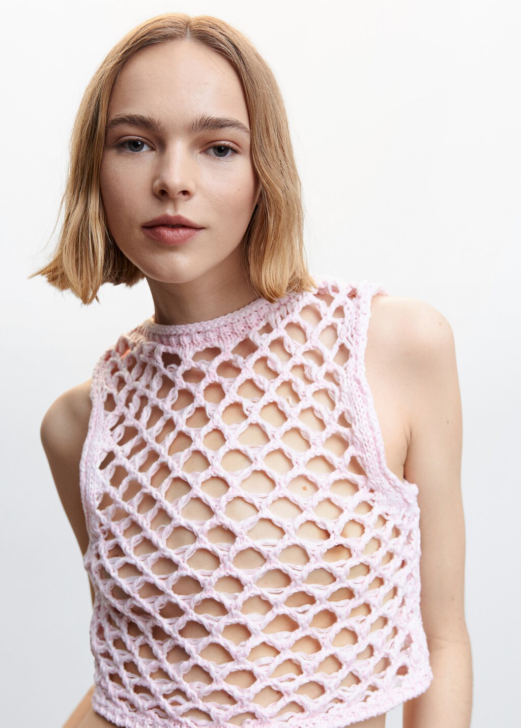 Openwork top with back slit - Details of the article 1