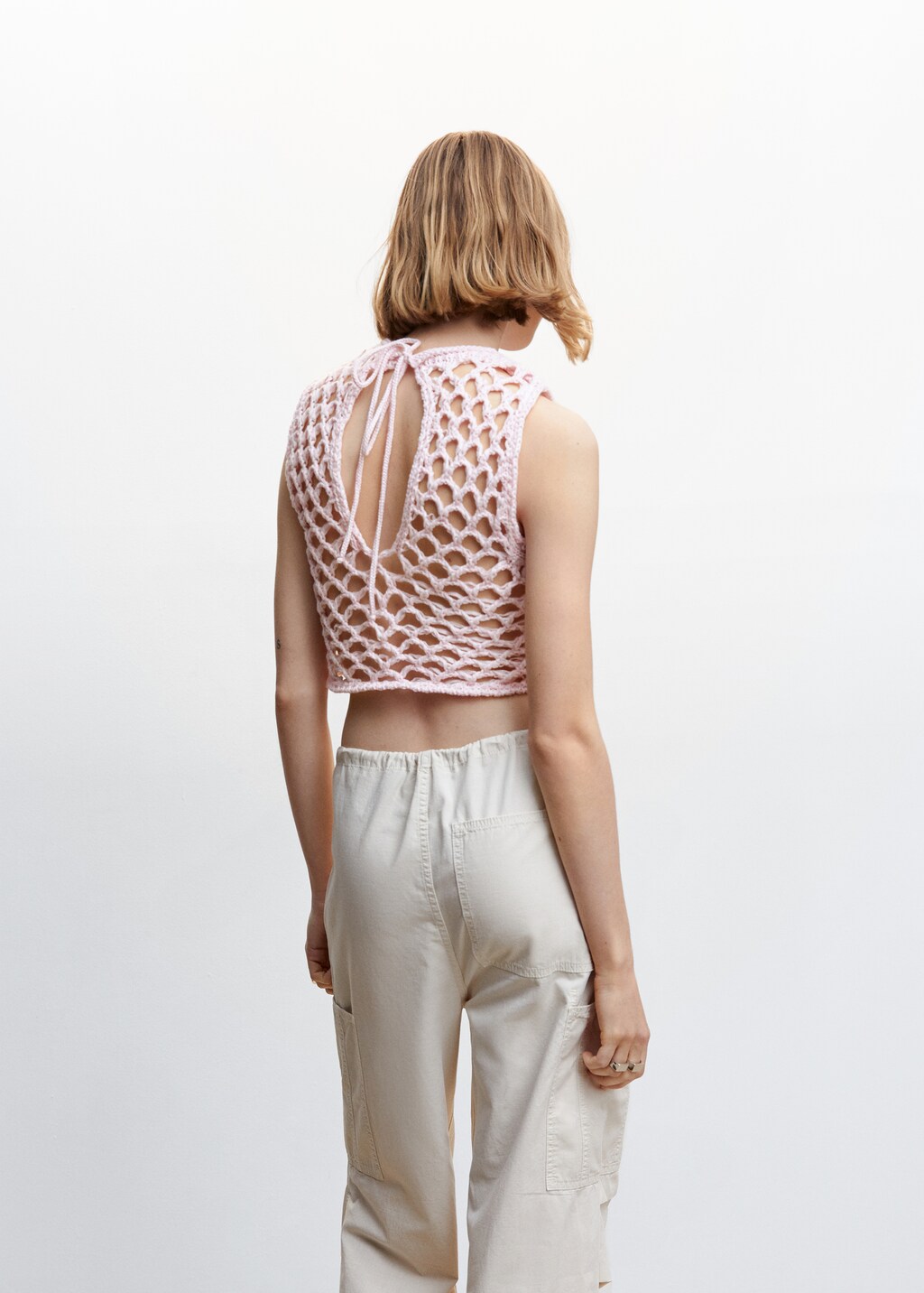 Openwork top with back slit - Reverse of the article