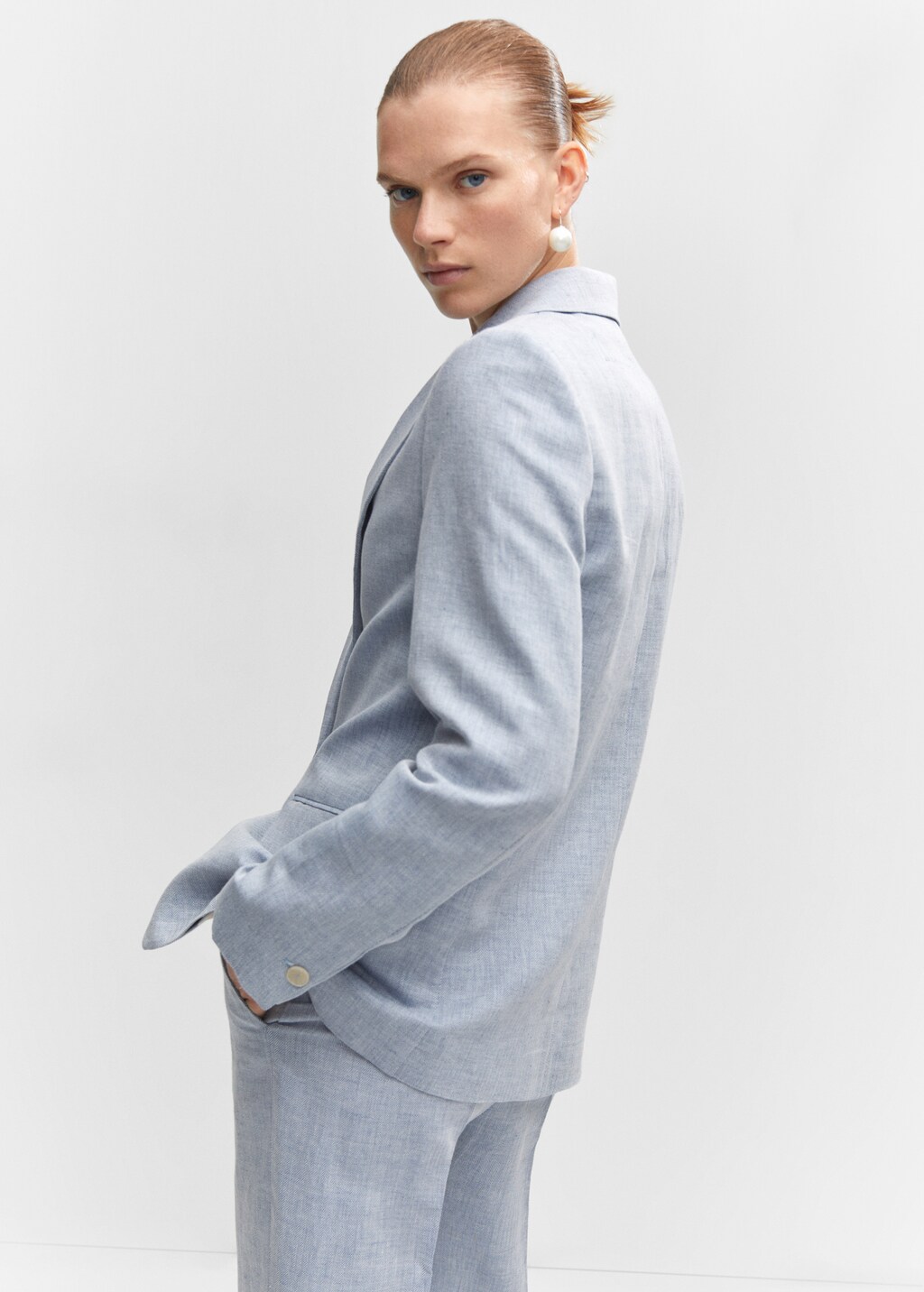 Linen blazer suit - Reverse of the article