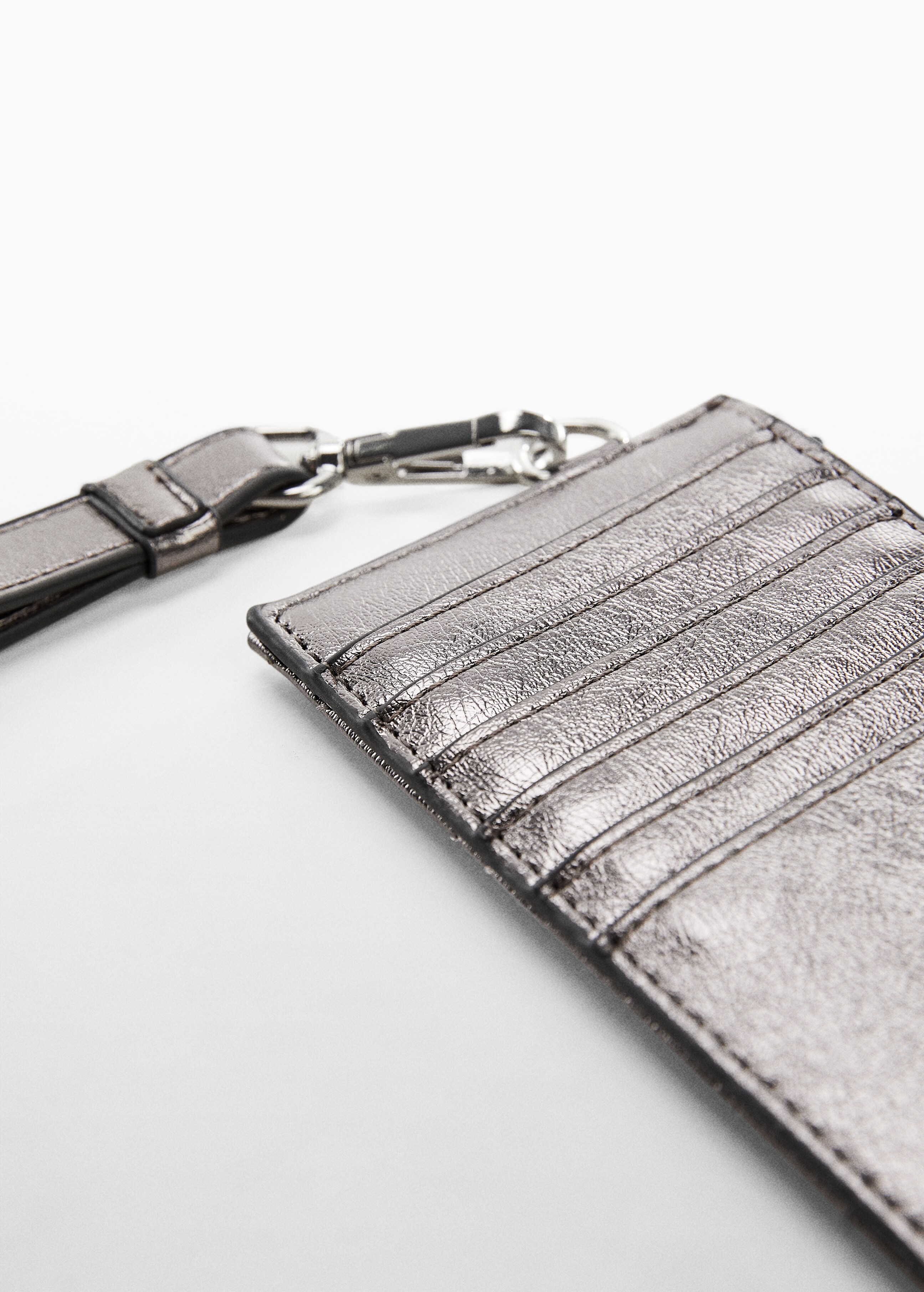 Padded metallic card holder - Details of the article 2