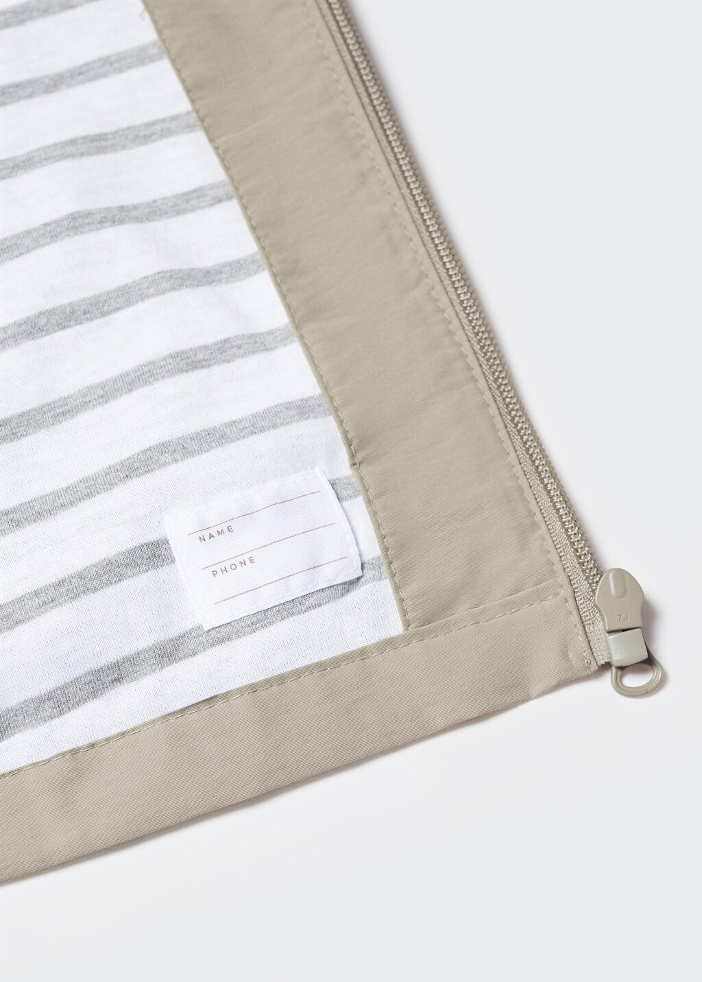 Pocket parka - Details of the article 8