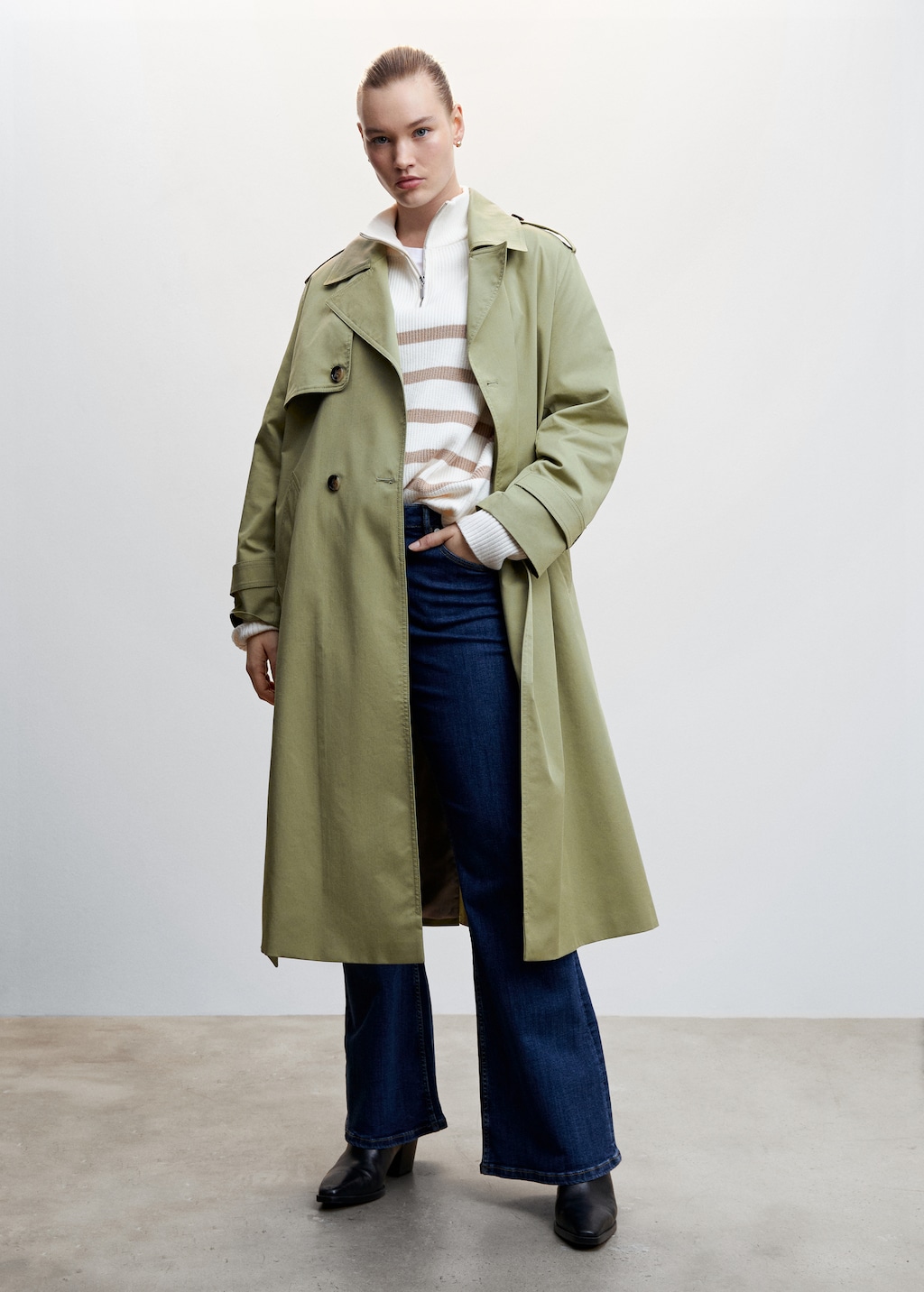 Double-breasted trench coat - Details of the article 3