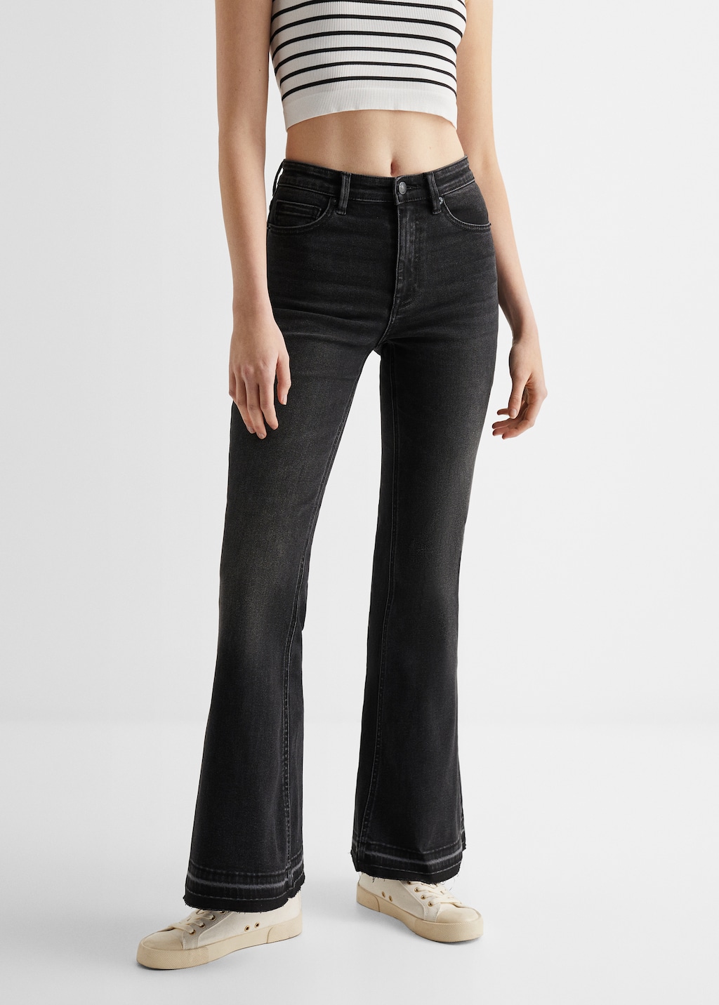 Frayed finish flare jeans - Details of the article 6