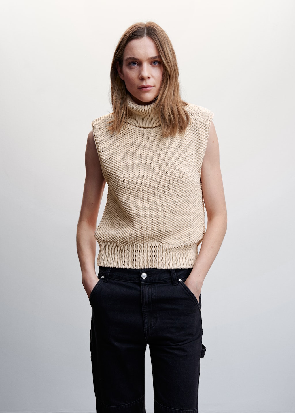 Turtleneck knitted gilet  - Medium plane