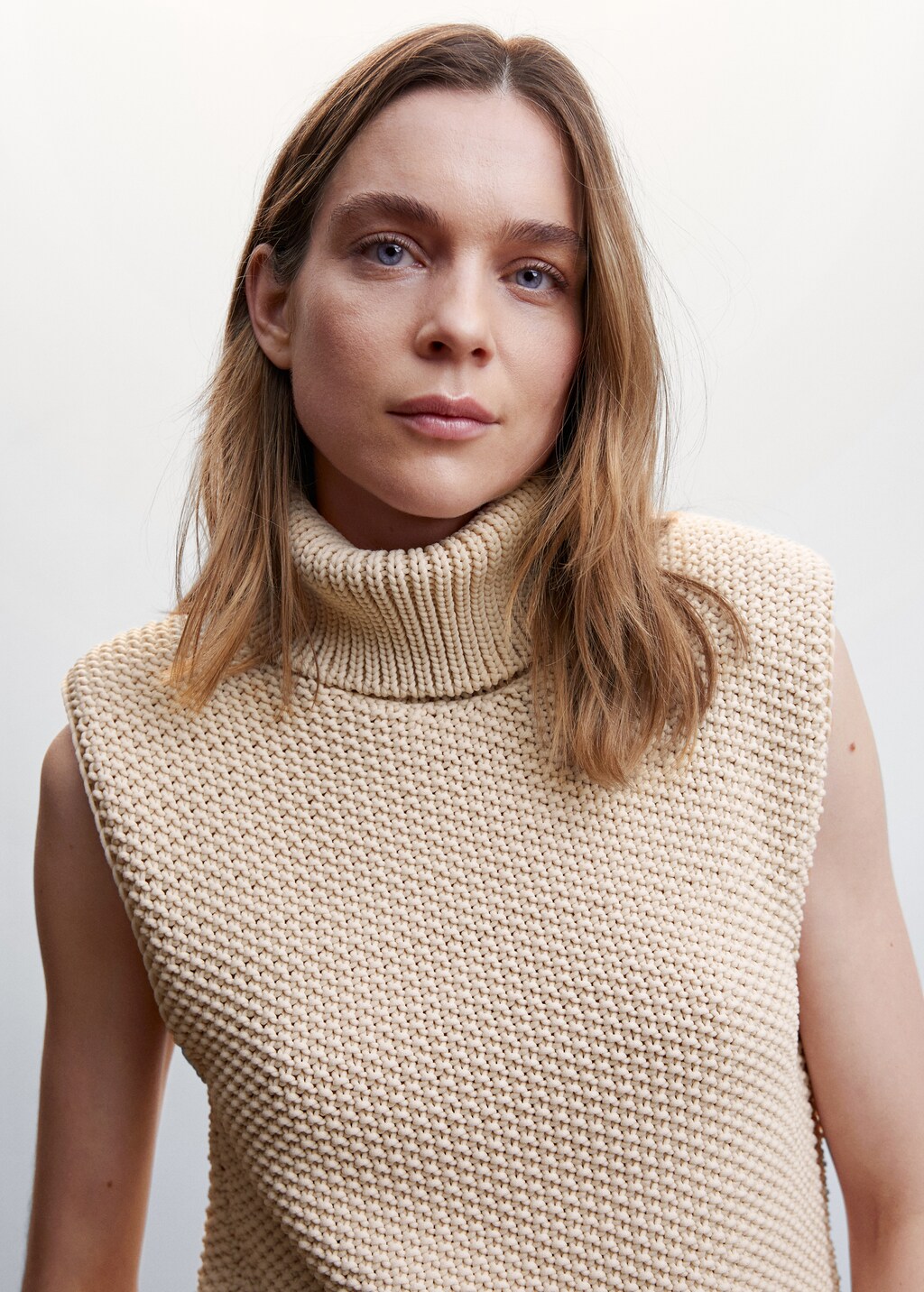 Turtleneck knitted gilet  - Details of the article 1