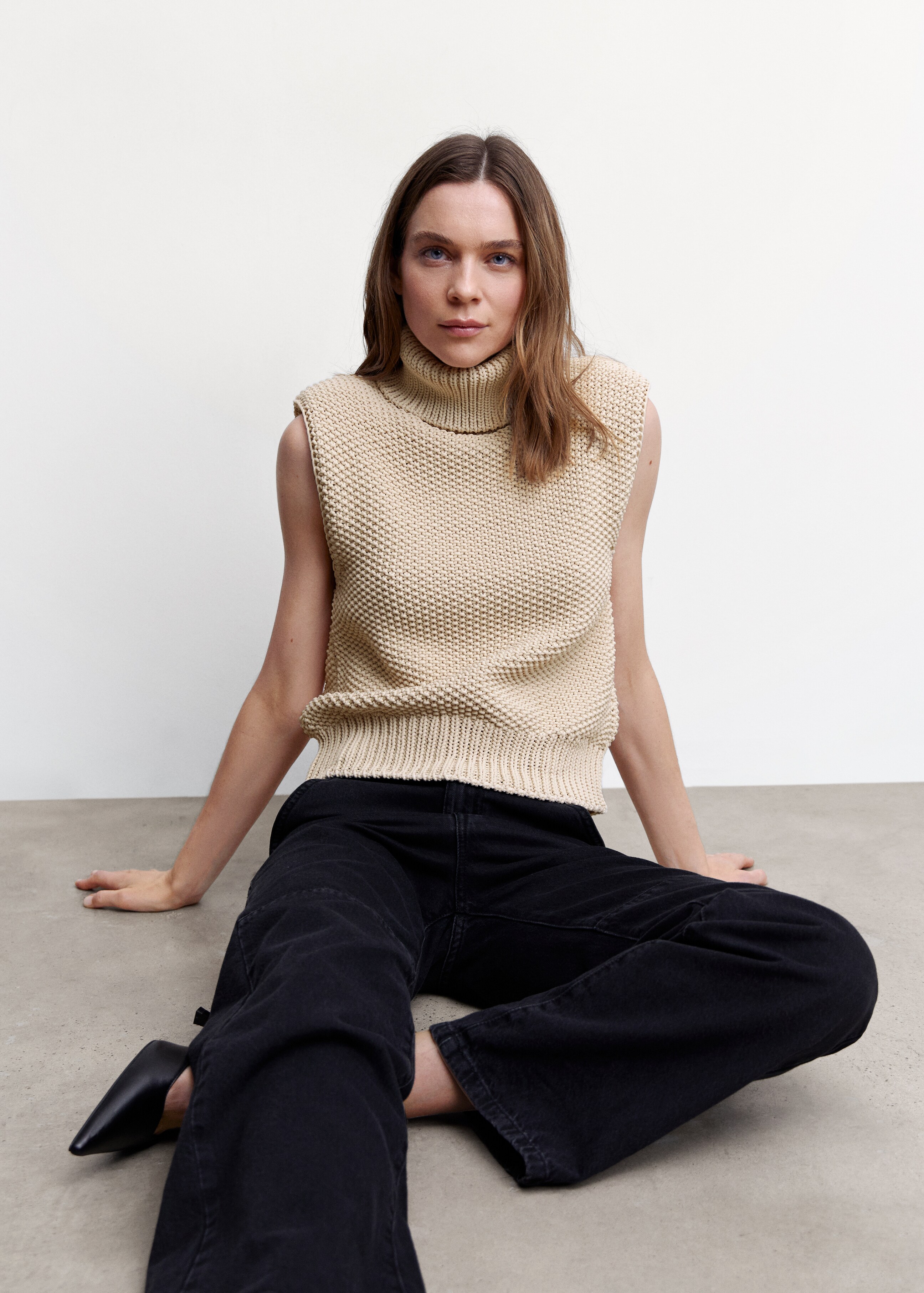 Turtleneck knitted gilet  - Details of the article 2