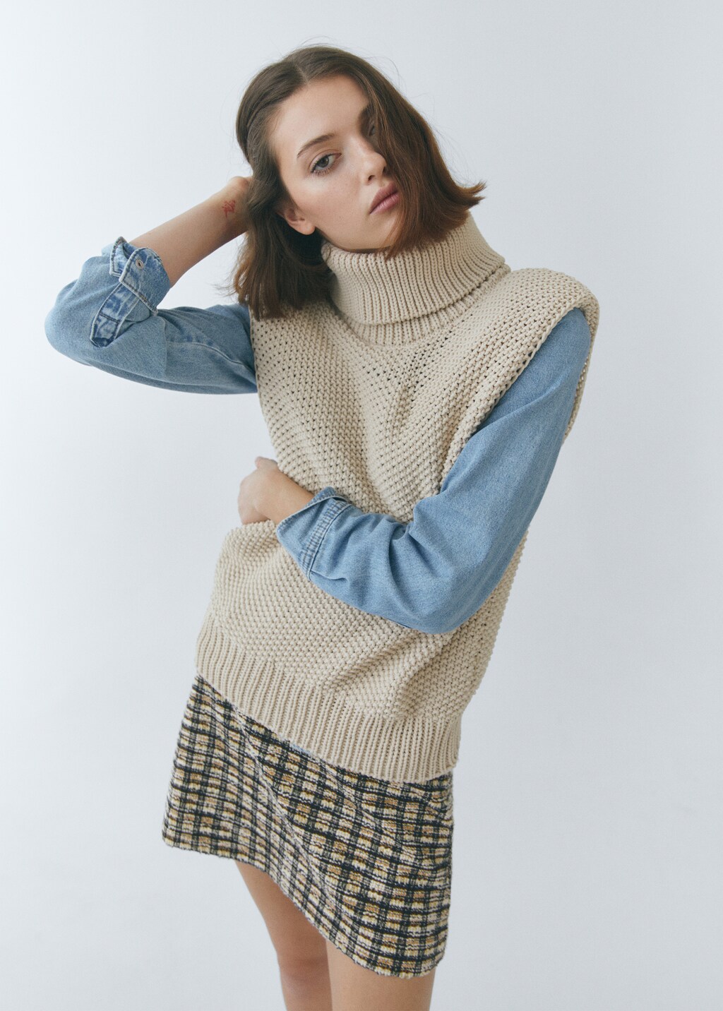 Turtleneck knitted gilet  - Details of the article 6