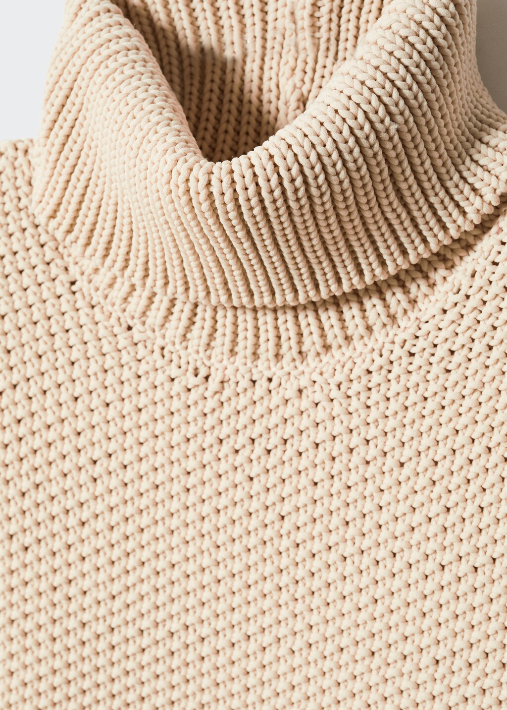 Turtleneck knitted gilet  - Details of the article 8