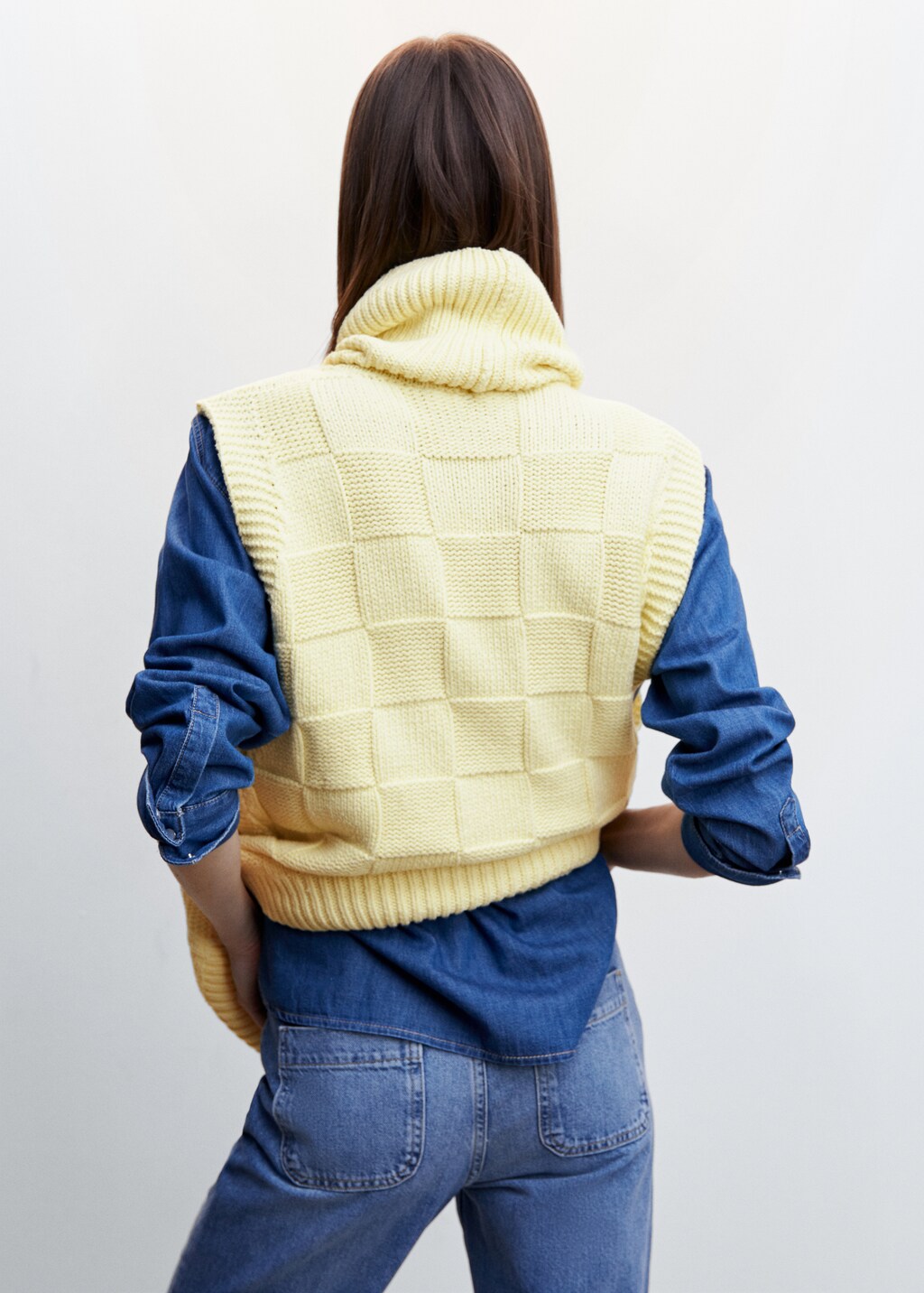 Turtleneck knitted gilet  - Reverse of the article