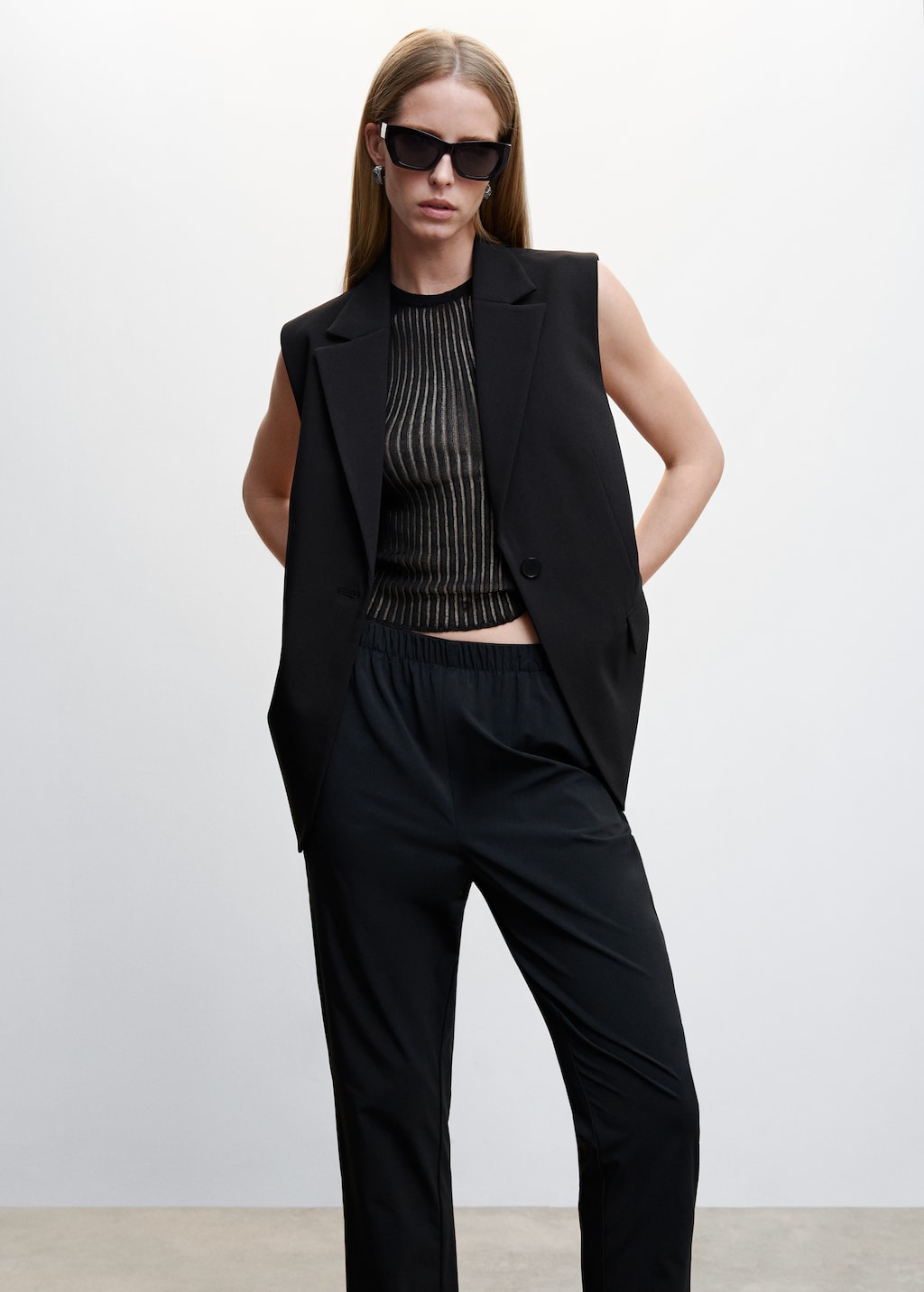 Elastic waist flowy trousers - Details of the article 1