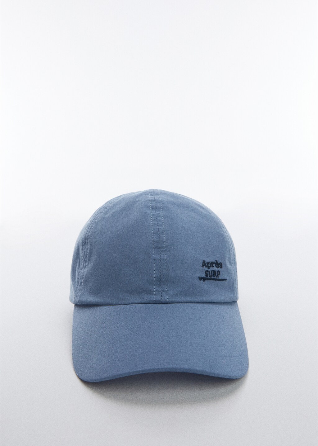 Cap with embroidered letter  - Medium plane