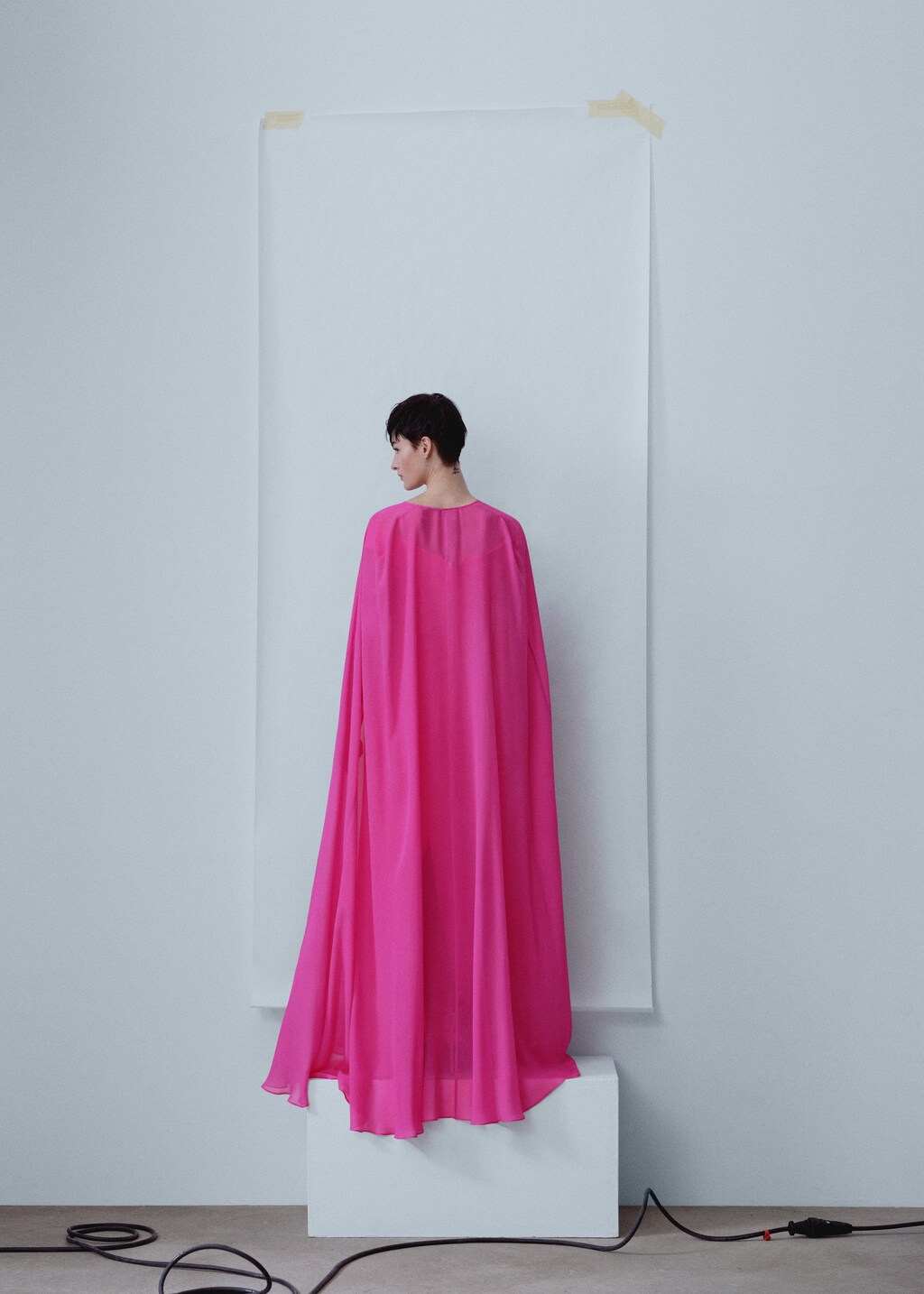 Long cape with tie zip - Reverse of the article