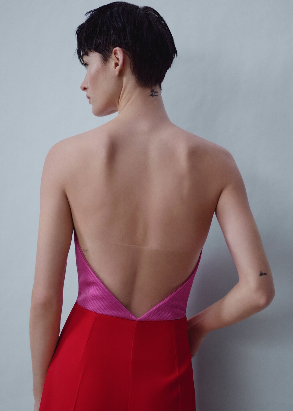 Two-tone jumpsuit with opening detail - Details of the article 6