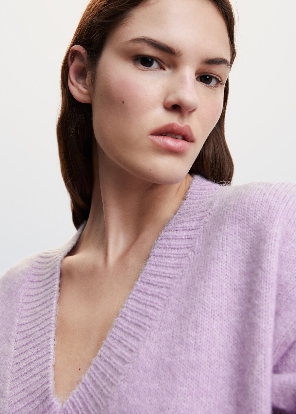 Chunky-knit V-neck sweater - Details of the article 1