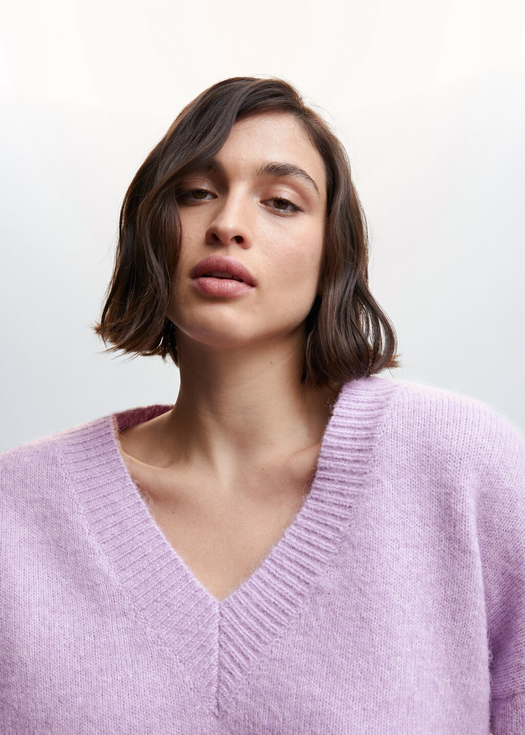 Chunky-knit V-neck sweater - Details of the article 4